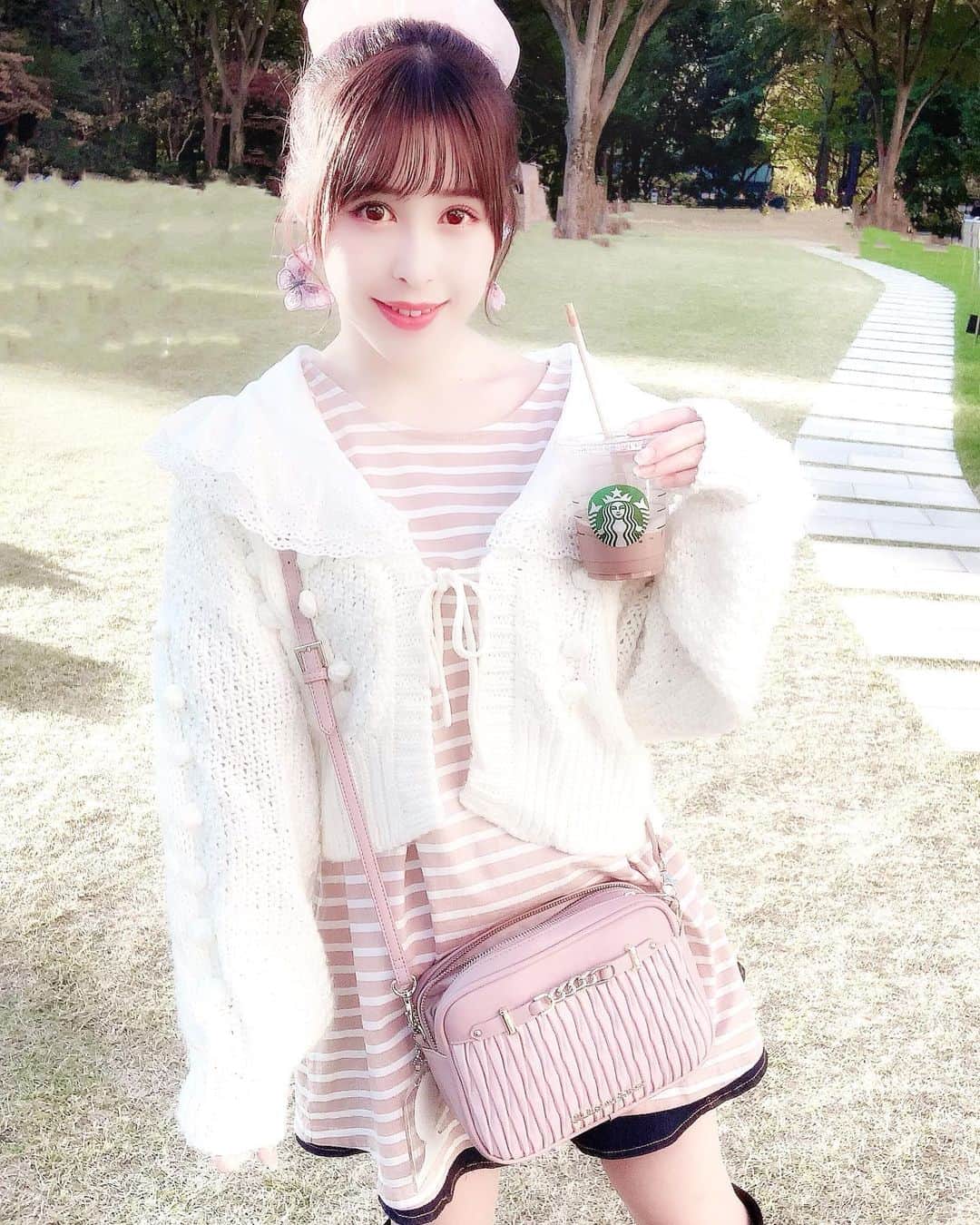 のインスタグラム：「ワンピースとニットカーディガンは　#niceclaup です(｡･ω･｡)🎀 . NICE CLAUPは可愛くて着やすいものが多いので好きです🧸🎀 . #ヘアアレンジ #私服　#秋服 #ニット #秋コーデ #アイドル #coordinate #instagram #instagood #instalike #instalike #inspiration #instadaily #instapic #followｍe #followers #japan #japan_of_insta #japanesegirl #girl #idol #starbucks」