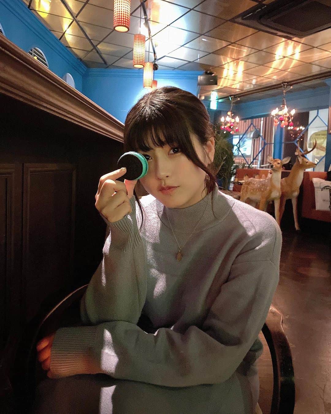 ちとせよしのさんのインスタグラム写真 - (ちとせよしのInstagram)「ゆきちゃんが新大久保のお土産マカロンくれました( ˙༥˙ )♥  #渋谷カフェ #宇田川カフェ #ニットワンピース #ジーユー #gu #cafe」10月30日 17時50分 - chitose_yoshino
