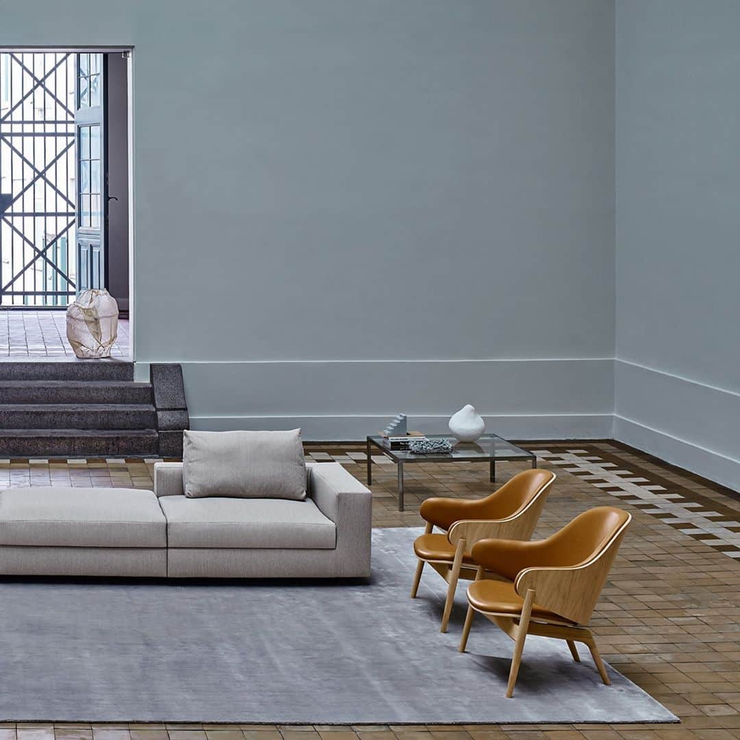 eilersenのインスタグラム：「Sit anywhere you like. Sit any way you like. Sit as many as you like. Now you can enjoy your Eilersen even more. With Great Pampas that has removable backs, so you can freely modulate decor with comfort - and even build a guest bed.⁠ •⁠ •⁠ •⁠ #eilersen #eilersenfurniture #myeilersen #greatpampas #interiordesign #homedecor #sofa #danishdesign #inredning #finahem #interiorlovers #interiordesign #modernliving #minimalism #nordiskehjem #nordicinspiration #nordicliving #craftsmanship #luxurylifestyle #boligindretning #designinterior #livingroominspo #boliginspiration #softminimalism #hemindredning #schönerwohnen #nordicminimalism」