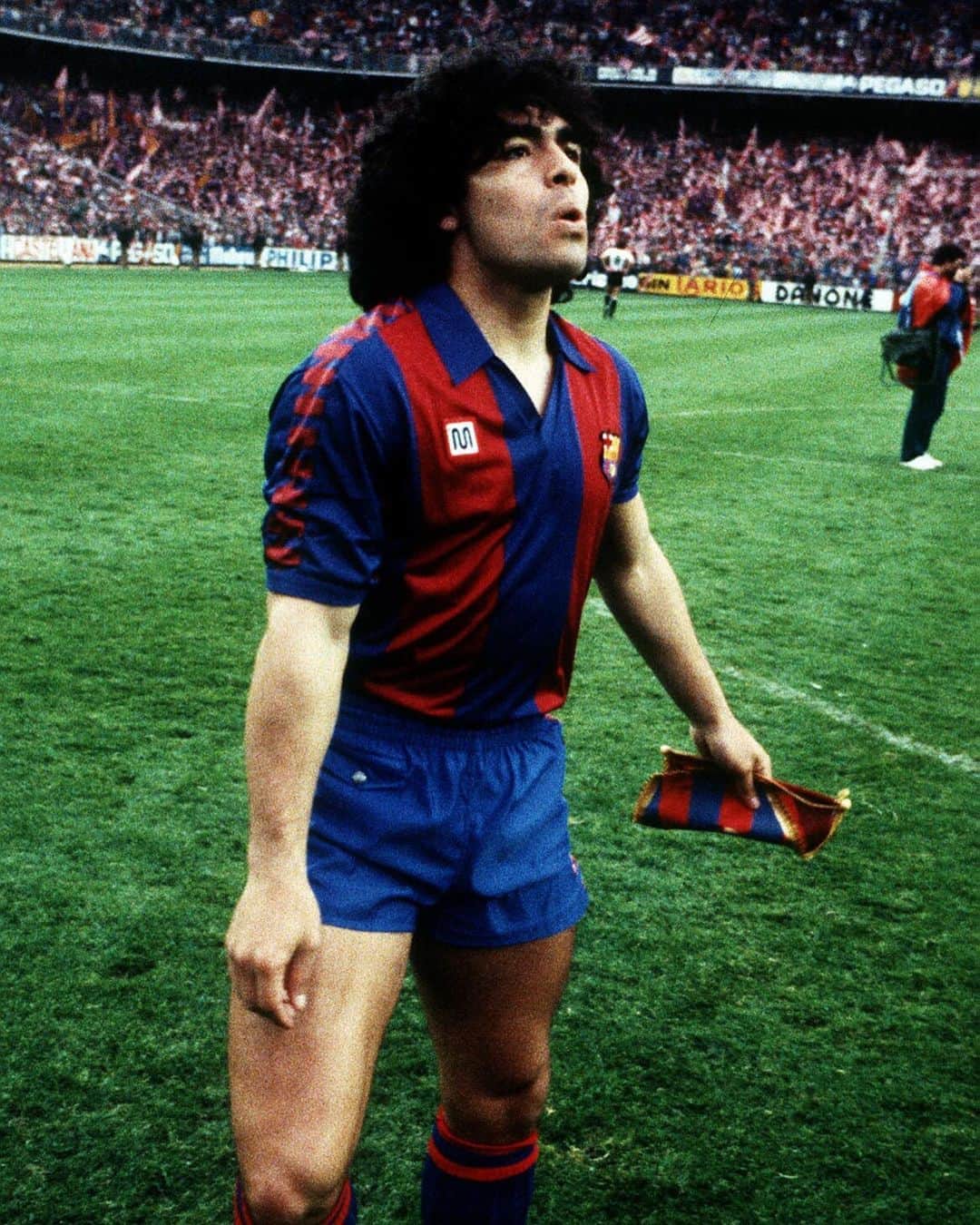 LFPさんのインスタグラム写真 - (LFPInstagram)「🔟🇦🇷😍 One of the greatest ever... Happy Birthday, Maradona (60)! 🎂   🎶'Y todo el pueblo cantó: Maradó, Maradó...’  ¡Feliz 60 cumpleaños, Maradona! 🔟🇦🇷🎂  #Maradona #HBD #HappyBirthday #LaLigaSantander #LaLiga #LaLigaHistory」10月30日 18時01分 - laliga