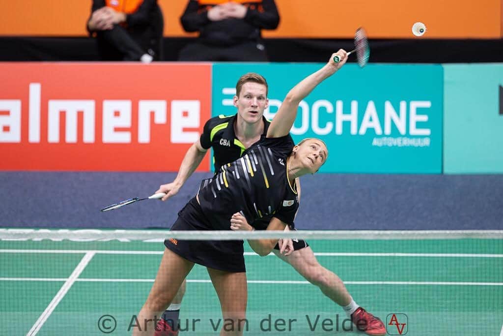 セレーナ・ピークのインスタグラム：「Into the quarterfinals with this one after two good wins in Saarbrücken 🙌🏻🏸 #saarloluxopen2020 #badminton #teamnl #athlete #mamscoffee #cumus #yonexbadminton」