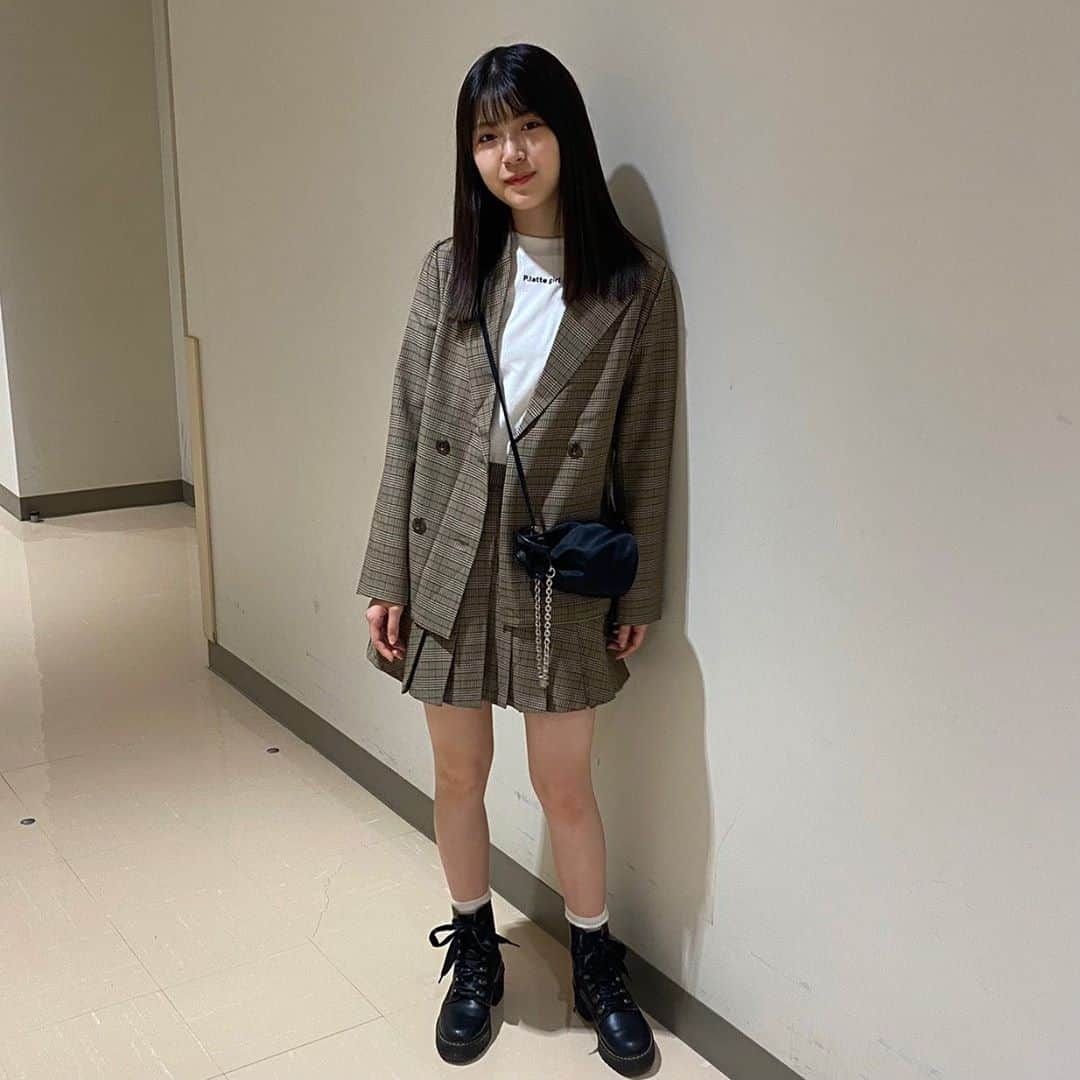 新潮社 ニコラ さんのインスタグラム写真 新潮社 ニコラ Instagram Setup Kolmebaby Tops Pink Latte 大好きなセットアップ ブラウンのチェックに小物アイテムを黒でまとめてコーデ全体を締めたのがポイント 小林花南 カナミ ニコモsnap ニコモ
