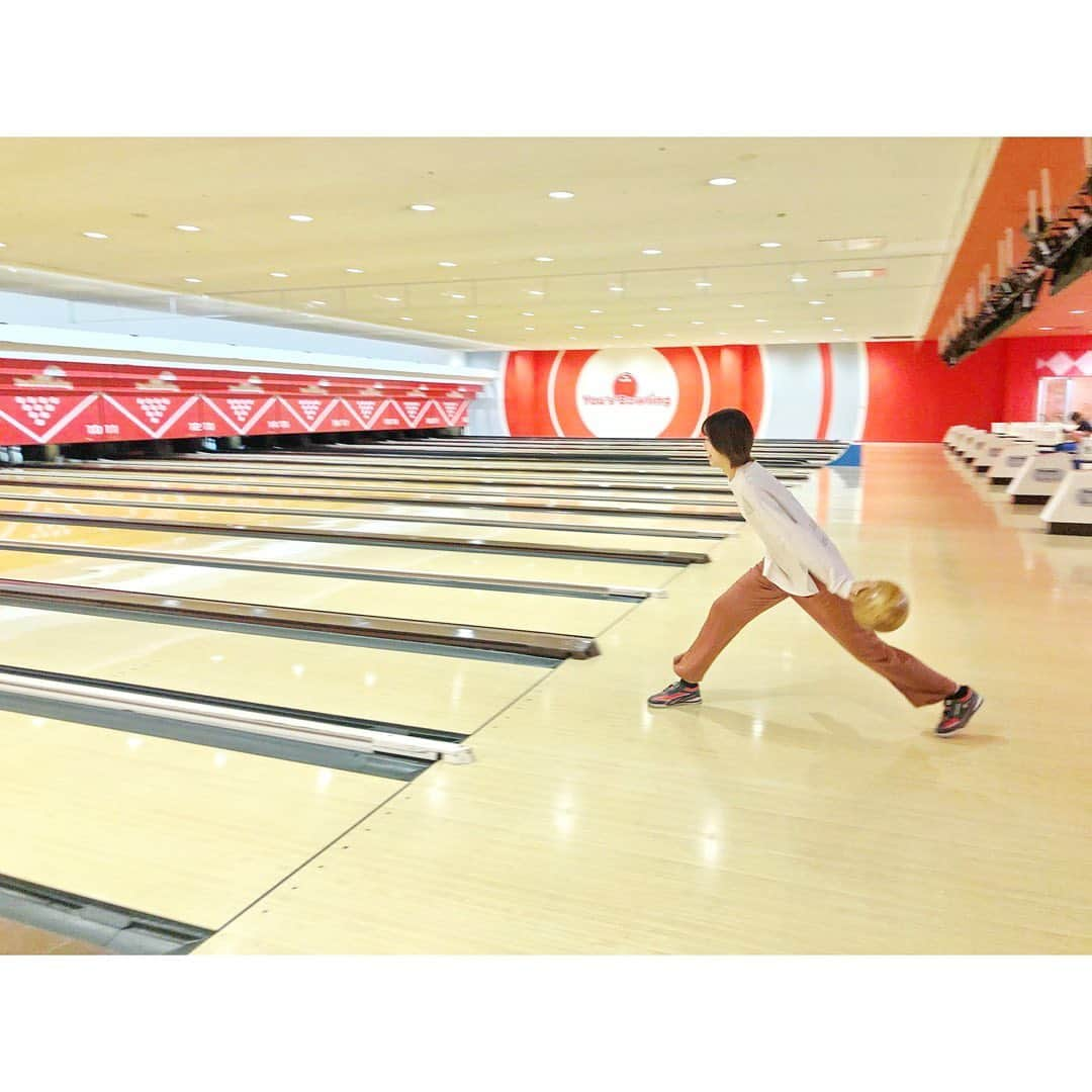 彩香さんのインスタグラム写真 - (彩香Instagram)「＊ #イオンモール下田店 で人生初のボーリング🎳すごい楽しかったです！！ またやりたい٩( ᐛ )و ＊ ＊ ＊ #イオンモール下田 #イオンモール #25周年 #祝25周年 #記念 #ユーズボーリング下田 #ボーリング #ringomusume #コラボ企画」10月30日 18時09分 - saika_ringomusume