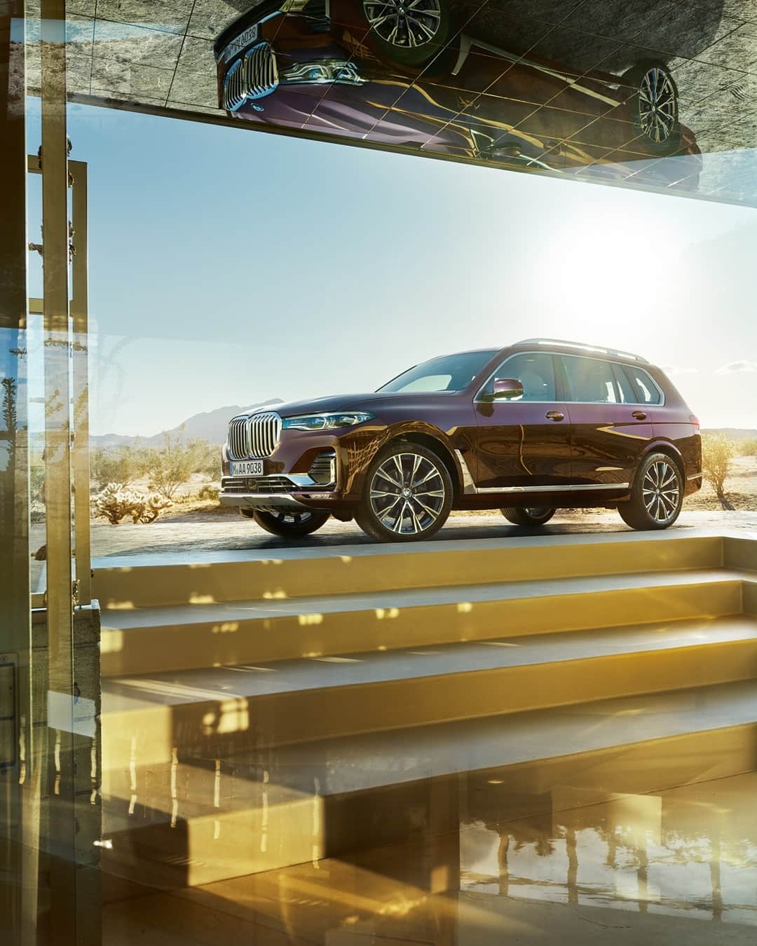 BMWのインスタグラム：「Reflections of power. The BMW Individual X7. #TheX7 #BMW #X7」