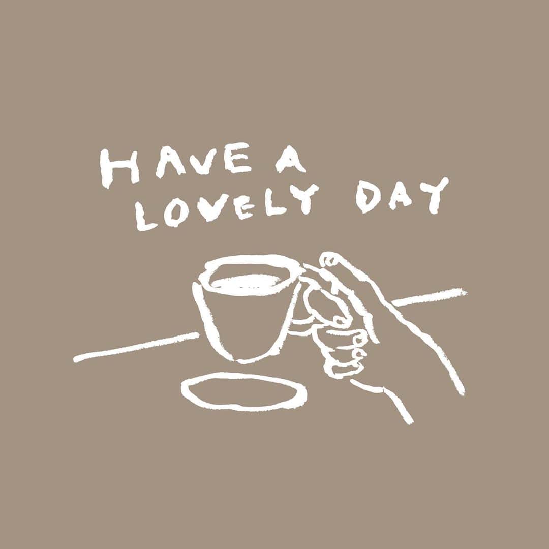 エリオポールのインスタグラム：「. HAVE A LOVELY DAY . フロントのフラップポケットが特徴のメルトン素材のCPOジャケットや、中綿キルトのミリタリーコートなどのアウターが揃います。メリハリのあるレイヤードスタイルを楽しんで。毎日を、自分らしく！ . PRESENT： お買い上げのお客様に、人気イラストレーター塩川いづみさんのイラストを施したポストカード(vol.1)をプレゼントいたします。 . ご家族やご友人など“大切な人”へ、手書きのメッセージで感謝や想いを伝えてみませんか。 ＊なくなり次第、終了となります。 ＊一部、対象外店舗があります。 . . 塩川いづみ  イラストレーター。長野県生まれ。広告、書籍、雑誌、プロダクトのイラストレーションを中心に活動するほか、作品の展示発表も行う。 . . . #HELIOPOLE #エリオポール #HAVEALOVELYDAY #2020aw #autumnwinter #selectshop #fashion #style #Utility #british #britishstyle #IzumiShiokawa」