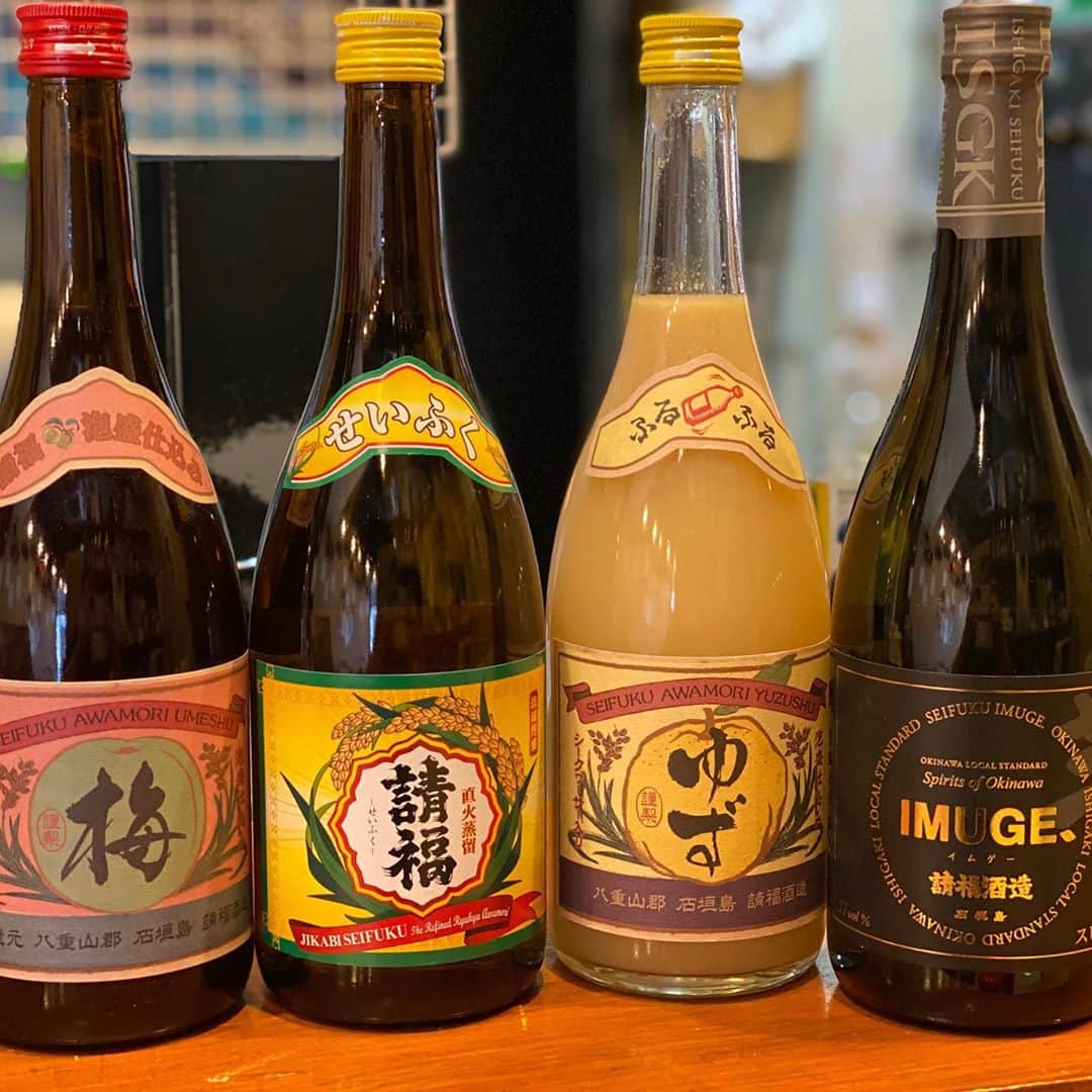 GOSAMARUのインスタグラム：「本日からオススメで請福のお酒を入れました。 沖縄で100年ぶりに復活したお酒IMUGE(イムゲー)も置いてあります。 IMUGEは1杯ジョッキ売りで450円、ゆず、梅酒は400円で販売致します。 是非御来店ください🙇‍♂️ #IMUGE #請福 #餃子酒場530 #餃子 #rd_pw」