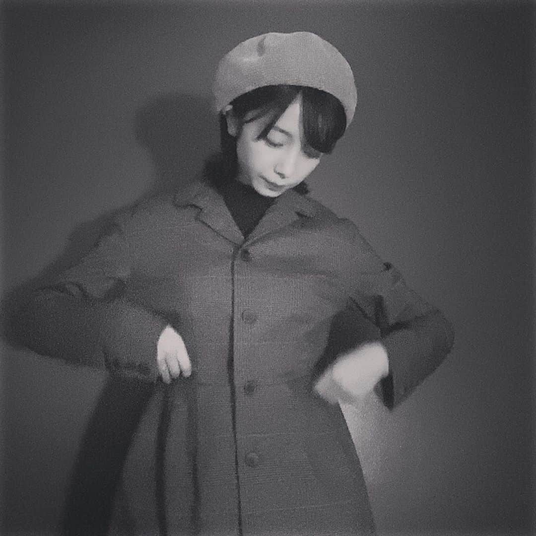 入来茉里さんのインスタグラム写真 - (入来茉里Instagram)「どんぐりみたいな日。 このコート 形 可愛いな。 お花を買いに行くところ。 ・ コート @tcnbarcelona  ・ #秋服コーデ #秋カラー #ベレー帽 #autumn #fashion #japan #tcn #unodostres」10月30日 18時17分 - iriki.mari_official