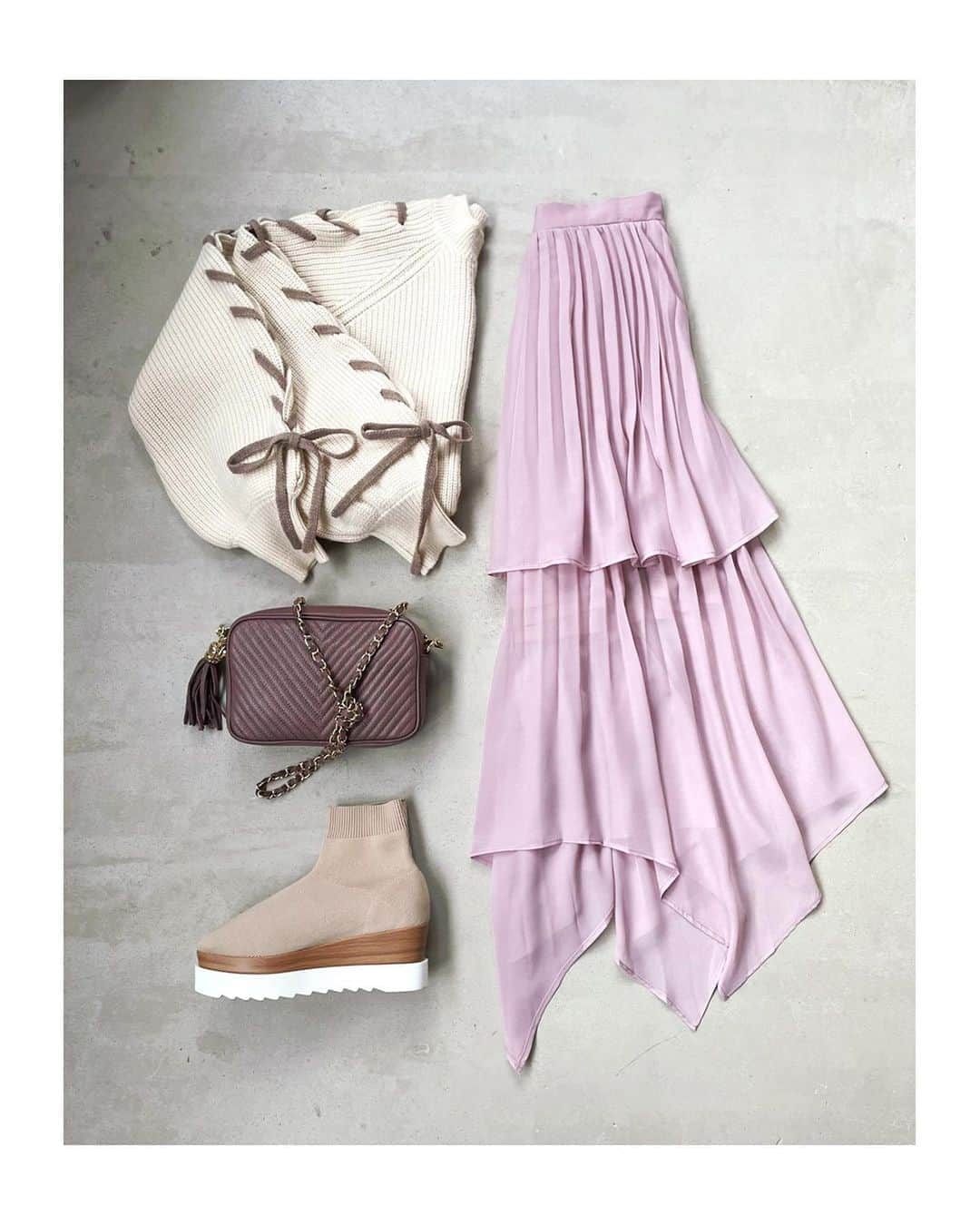 のインスタグラム：「#RECOMMEND #ECLIN . ✔︎レースアップスリーブニット 11.4(wed)18:00販売開始 . ONLINE STOREはTOPのURLよりご確認頂けます。」