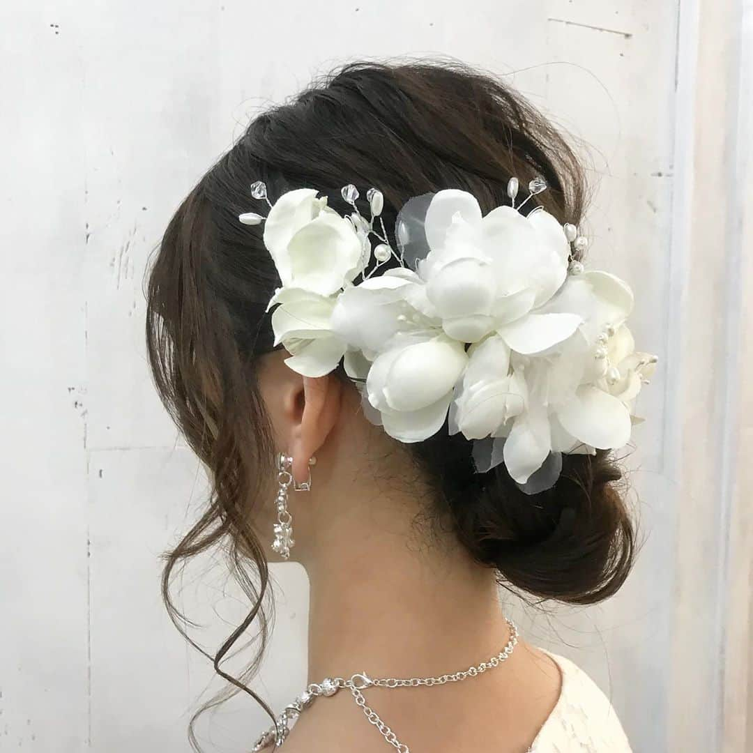 岡崎まどかさんのインスタグラム写真 - (岡崎まどかInstagram)「. 先日、HONEY表参道さんでヘアセットをしてもらった際に、撮っていただきました🤍  左右ともに拘ってセットしていただいたので、崩すのが勿体なかった…(´∀｀; )  .」10月30日 18時19分 - kwumiss20_.3