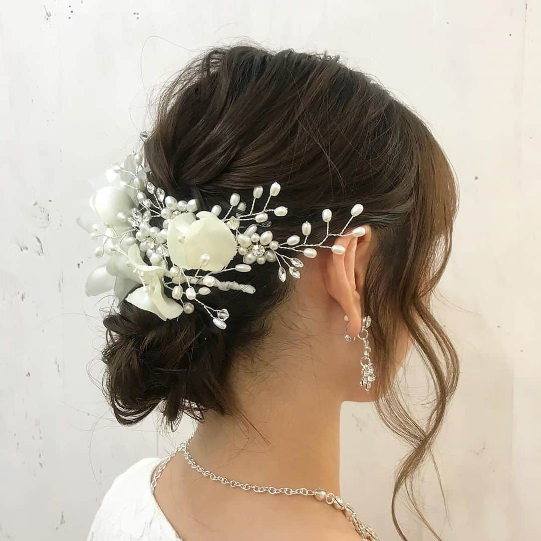 岡崎まどかさんのインスタグラム写真 - (岡崎まどかInstagram)「. 先日、HONEY表参道さんでヘアセットをしてもらった際に、撮っていただきました🤍  左右ともに拘ってセットしていただいたので、崩すのが勿体なかった…(´∀｀; )  .」10月30日 18時19分 - kwumiss20_.3