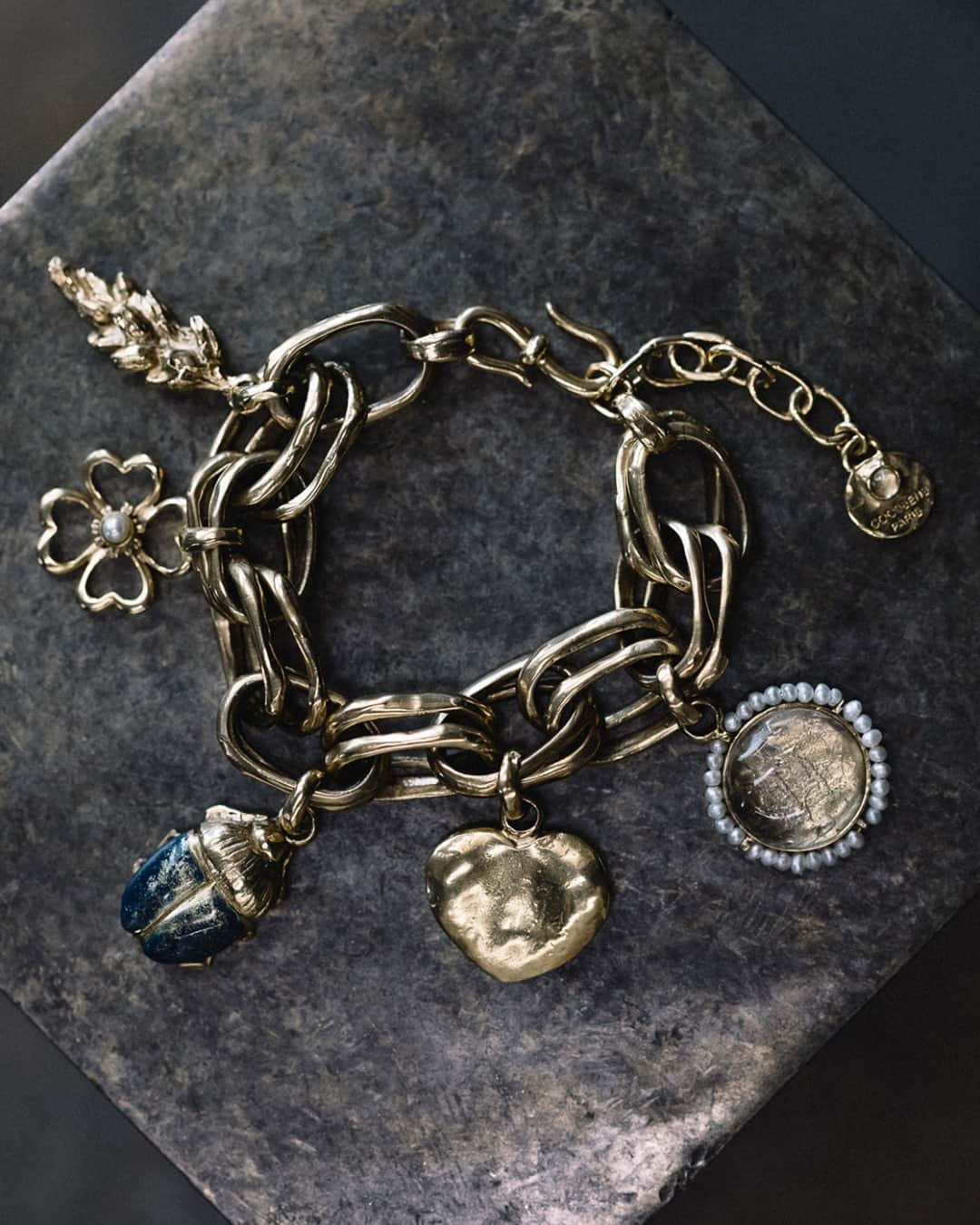 グーセンス パリのインスタグラム：「TALISMAN multi charm bracelet. . #📷 by @alix.marnat」