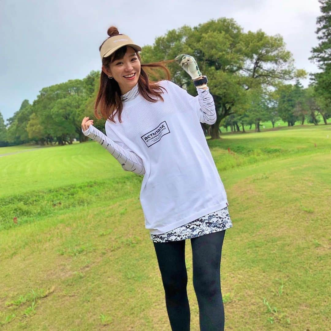 ゴルフ女子モデル【ゴルジョモ】のインスタグラム：「〈1年ぶりの...⛳️❤️〉 . 今回ご紹介させて頂きますのは❤️ 西村いちかさん〈 @ichika_nishimura 〉の素敵なお写真📷✨ . 1年ぶりの...⛳️❤️ ベスト更新✨おめでとうございます😆💖 嬉しいですよね〜💓 . 西村いちかさん〈 @ichika_nishimura 〉の素敵な投稿ありがとうございました😊📸✨ . △▼△▼△▼△▼△▼△▼△▼△▼△▼﻿⁠ ラウンド企画開催決定✨✨ ⛳️11月25日(水) ❤️ゴルフ女子❤️ @annadobashi  @golf_yoshimi  @nanoka_hagiwara  . ⛳️11月26日(木) ❤️ゴルフ女子❤️ @maaiai  @nana_golf  @yurie808golf  . ⛳️場所:神奈川カントリークラブ ⛳️時間:08:30頃～ ⛳️金額:24,800円～ （内訳） ・プレイ代金 ・ゴルフ女子と前半または後半9ホールを一緒にラウンド ・ハーフタイムで一緒にランチ ⛳️人数:各ゴルフ女子限定6名 ⛳️募集規定 ゴルフ初心者歓迎 当日はゴルフプロがいますので、ゴルフマナーに不安がある方も優しくサポートします ⛳️申込み方法:HPまたはDMからもOKです✨ . . △▼△▼△▼△▼△▼△▼△▼△▼△▼﻿⁠ @goljomo #ゴルジョモ #ゴルフ女子 #女子ゴルフ  #ゴルフウェア #ゴルフウエア #ゴルフファッション #ゴルフ #ゴルフコーデ  #ゴルフコンペ #コンペ  #ゴルフイベント  #ゴルフ日和  #インスタゴルフ #インスタゴルフ女子 #インスタゴルフ部 #インスタゴルファー  #ゴルフ仲間  #ゴルフスイング #トレーニング #トレーニング女子 #ゴルフ初心者 #ゴルフ男子 #ゴルフ楽しい #ゴルフ最高 #エンジョイゴルフ #ゴルフラウンド #ゴルフ場 #ゴルフコース #ゴルフ好き #ゴルフ大好き」