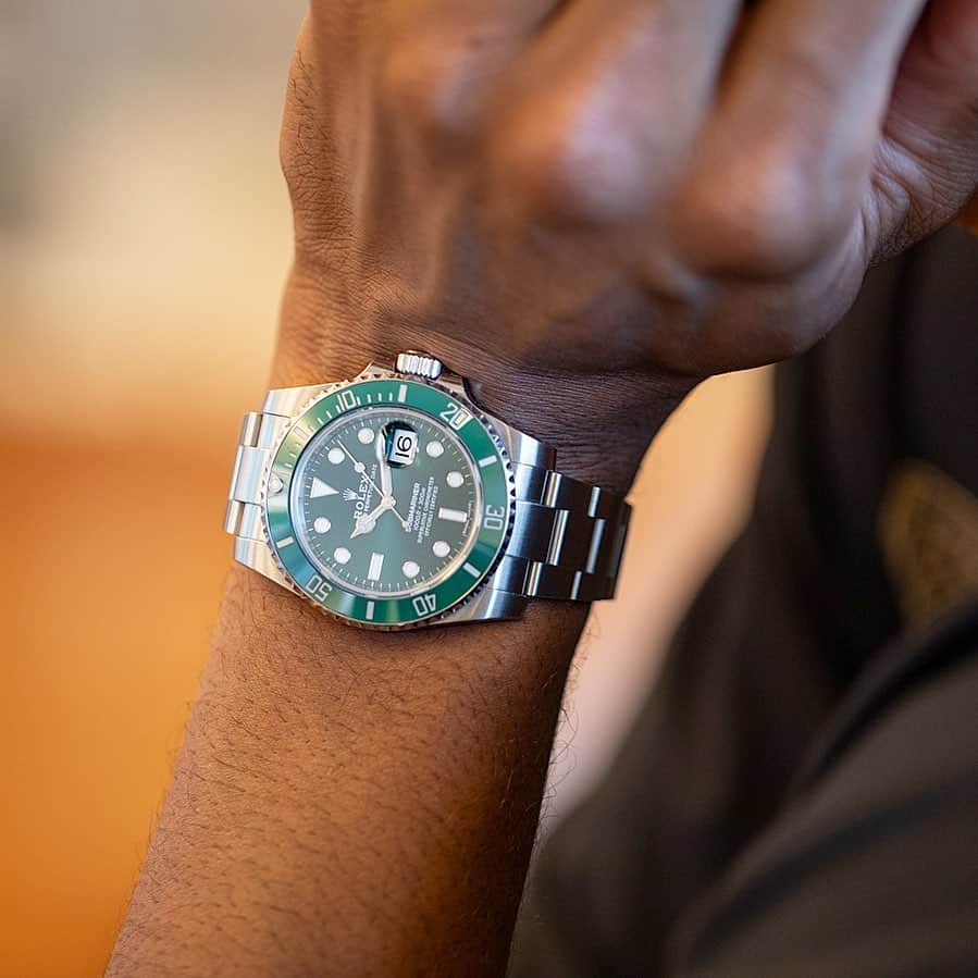 カルフィン・ヨン・ア・ピンのインスタグラム：「I totally slept on this piece. I used to own a regular sub for about a year but it just couldn’t grow on me. After that I kinda lost interest for stainless steel Rolex. Last month I could try this Hulk of @plan_les_watch I realized I should have picked one up when I had the chance. Now these are crazy expensive 😢📸 @masaharu.me」