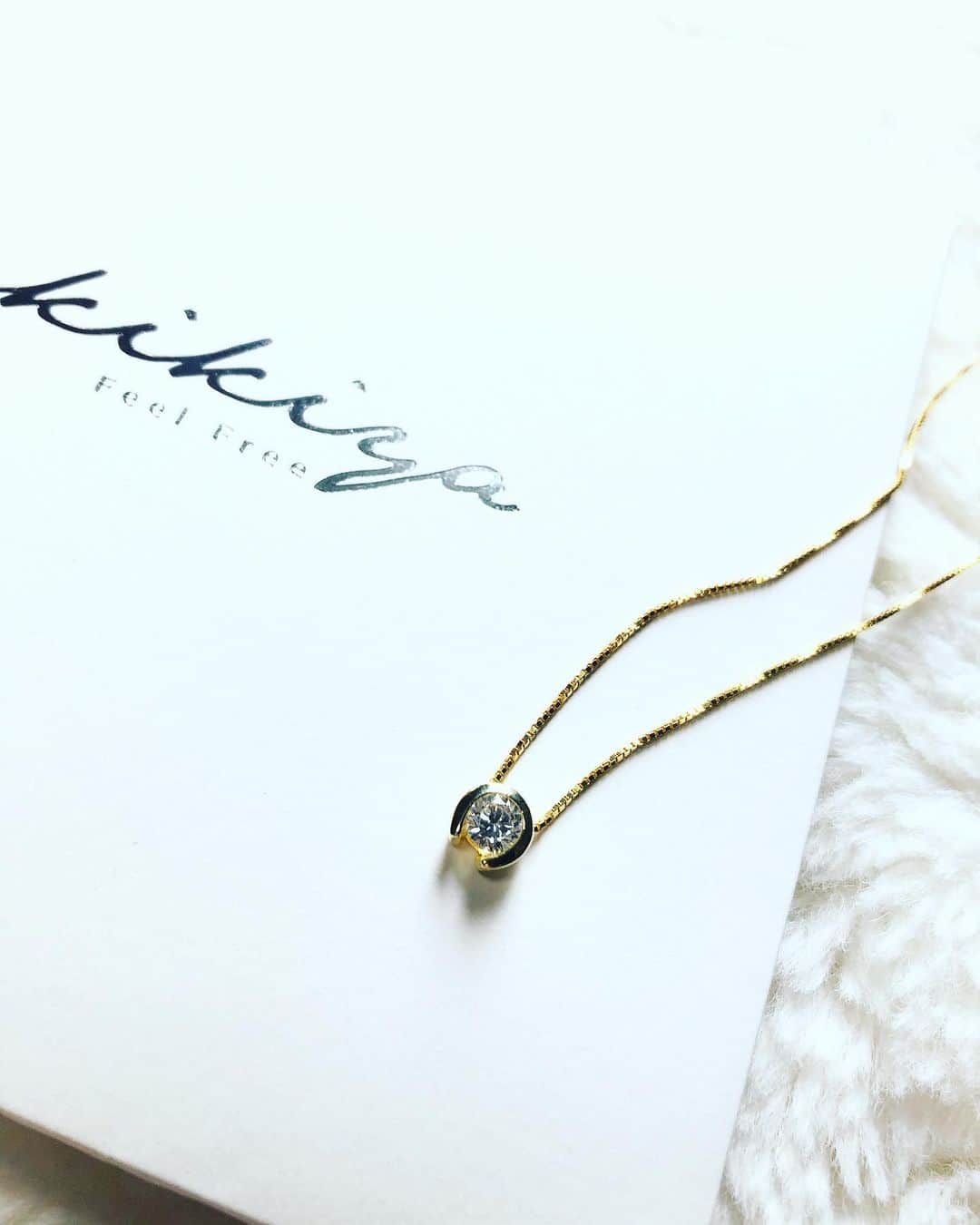 東條恭子さんのインスタグラム写真 - (東條恭子Instagram)「. . ℋℴ𝓇𝓈ℯ𝓈𝒽ℴℯ 𝒩ℯ𝒸𝓀𝓁𝒶𝒸ℯ🕊 最近毎日のように付けている一粒ネックレス. シンプル&華やかな輝きでどんなファッション にも合うお気に入り♡ チェーンはMADE IN ITALY 18K⚜️ ホースシューは幸運のモチーフだそうで すっかりお守りネックレスです…♡ . @kikiyastore @kikiya_offical #kikiya #necklace #madeinitaly #jewelry #jewelrygram #accessory #accessories #accesorieslover #accesoriesoftheday」10月30日 18時54分 - kyoko_tojo