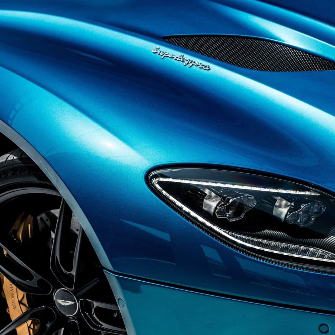 アストンマーチンさんのインスタグラム写真 - (アストンマーチンInstagram)「Formidable beauty – the absolute Aston Martin.  📸@denniswierenga  #AstonMartin #DBS」10月30日 19時00分 - astonmartin