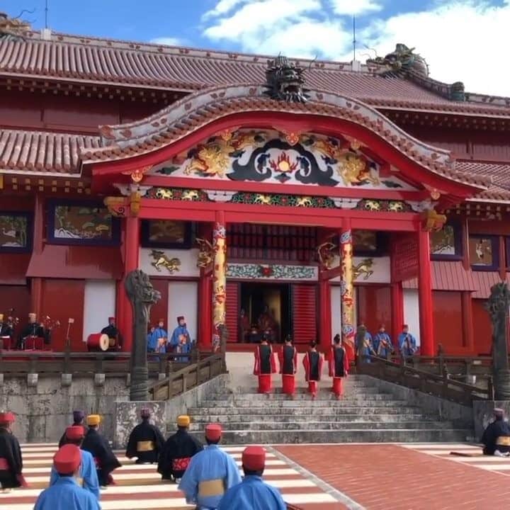 Be.okinawaのインスタグラム：「October 31, 2019, was wrapped in sadness. It's been almost a year since Shurijo Castle, Okinawa’s iconic symbol, was engulfed in a fire. With the cooperation of many people, efforts to restore Shurijo Castle by 2026 are underway.  📍: Shurijo Castle, Naha City 📷: @sae_zukeran_99 Thank you for your valuable video!  It will be a few years before you can see its beautiful appearance again like in this video, but please stay tuned for the reconstruction progress!  Hold on a little bit longer until the day we can welcome you! Experience the charm of Okinawa at home for now! #okinawaathome #staysafe  Tag your own photos from your past memories in Okinawa with #visitokinawa / #beokinawa to give us permission to repost!  #shurijocastle #shurijo #nahacity #首里城 #那覇市 #那霸市 #슈리성 #나하시 #japan #travelgram #instatravel #okinawa #doyoutravel #japan_of_insta #passportready #japantrip #traveldestination #okinawajapan #okinawatrip #沖縄 #沖繩 #오키나와 #旅行 #여행 #打卡 #여행스타그램」