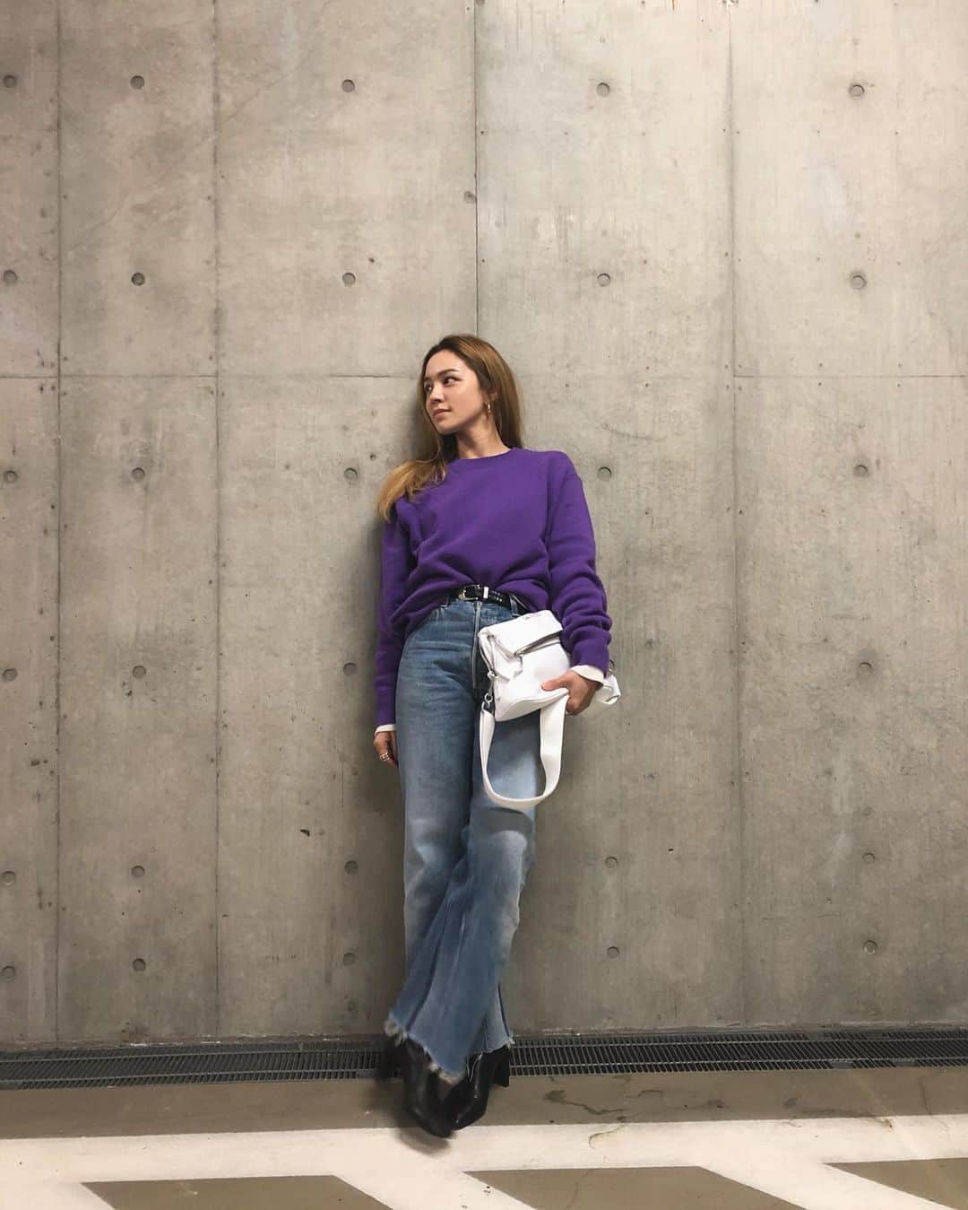 ステファニーのインスタグラム：「🍇💜🍇💜 もうニットの季節だね。 お気に入りのバッグと♡」