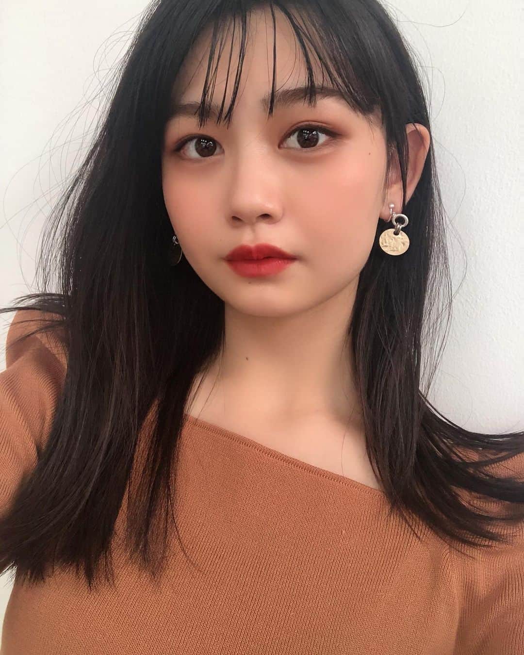 安村真奈のインスタグラム：「ニコラ12月号発売です🤍  感想聞かせてください~❕　 是非、チェックお願いします✔️  #ニコラ #nicola  #安村真奈」