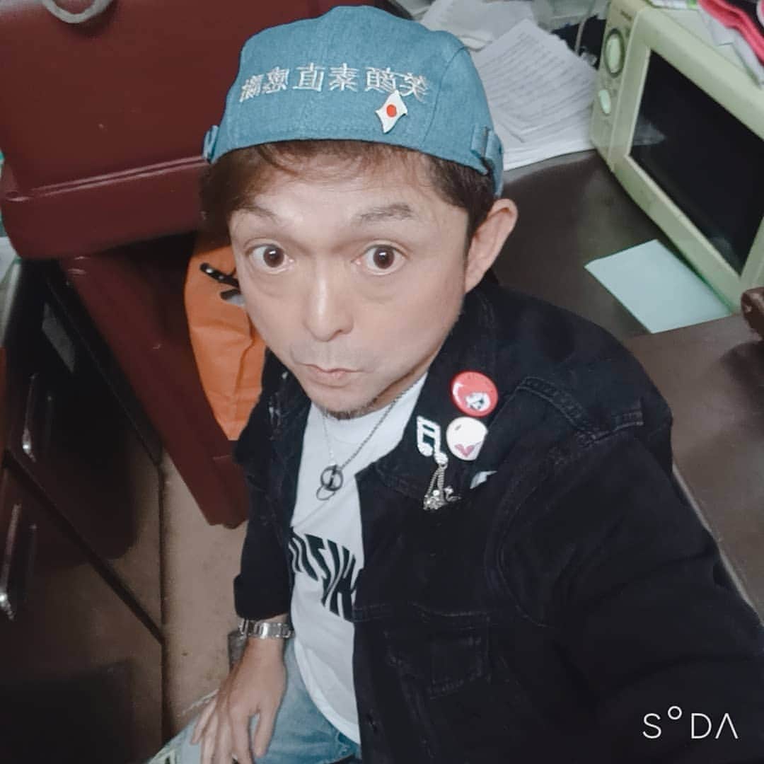 松本隆博のインスタグラム：「さ、第2回カラフルにて松本隆博LIVE始まるよ～(^○^) そして来月第3回は11月29日(日)だ。お昼にするのでぜひ家族連れや学生さんもぜひ起こし下さいね💕 待ってるよー(˙◁˙)」