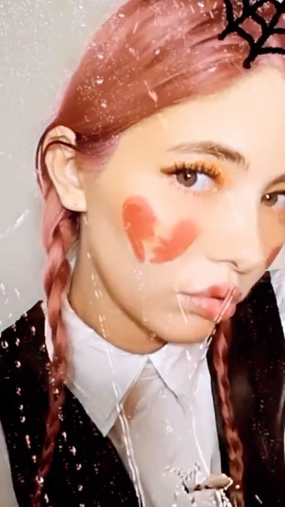 のインスタグラム：「ハロウィンメイクしてみた❤️パンプキンオレンジアイシャドウ🎃HALLOWEEN MAKEUP 💜MAQUIAGEM PARA HALLOWEEN 👻 #ハロウィンコスプレ #ハロウィン #ハロウィン🎃 #ハロウィン2020 #コスプレ #お家ハロウィン #halloweencostume #hallowren2020 #ハロウィンメイク #halloweenmakeup」