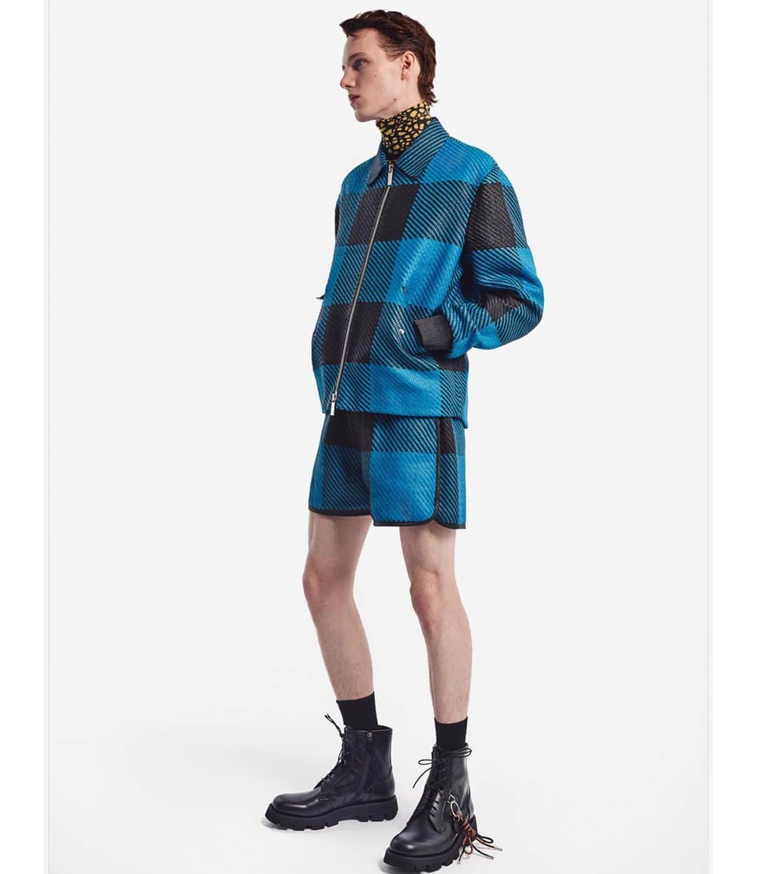 クリスヴァンアッシュさんのインスタグラム写真 - (クリスヴァンアッシュInstagram)「NEW SUMMER ‘21 @BERLUTI COLLECTION LOOKBOOK OUT NOW  PHOTO @valentinbgiacobetti  STYLING @mauricionardi  MODEL @daan.de.maan  #berluti #krisvanassche」10月30日 19時20分 - kris_van_assche