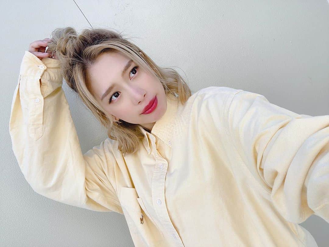 acaneのインスタグラム：「・ 神奈川での野外ライブ、 来てくれた皆様、スタッフの皆様 ありがとうございました☺️🙏✨  ヘアセットは今回も りのちゃんがしてくれました❤︎ いつもほんとにありがとう🤤🥰 @fi_ne.rino @fi_ne_harajuku  髪の毛が可愛いと ステージに上がるのが さらに嬉しくなる😚❤️❤️」