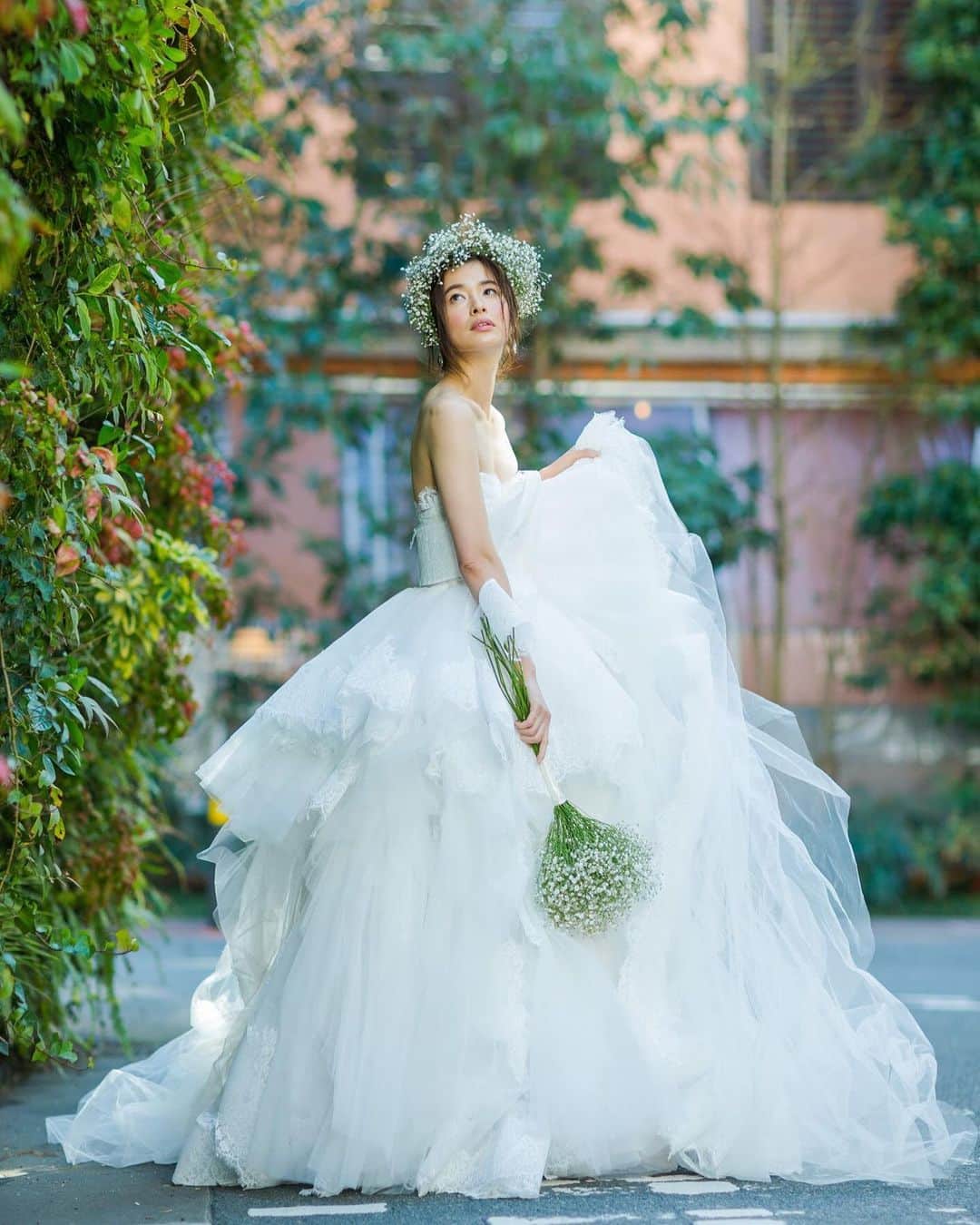 JUNOのインスタグラム：「For Brides All Over Japan﻿ ﻿ 日本全国にお住まいの 全ての花嫁様へ﻿ ﻿ JUNOは札幌から九州まで﻿ 全国9店舗を展開しております﻿ ﻿ 日本全国 どちらにお住まいでも﻿ リモートでのお打ち合わせを組み合わせて﻿ JUNOのドレスや和装をお選びいただけます﻿ ﻿ ﻿ すべての女性に﻿ 人生でいちばん美しい 最愛の一日をお届けすることが﻿ 私たちJUNOの願いです﻿ ﻿ 結婚式やフォトウェディングの﻿ 大切な一日のため 誠心誠意お手伝いいたします﻿ ﻿ HPのお問い合わせフォームやお電話より﻿ お気軽にご相談下さいませ﻿ ﻿  Dress:03-20224 MARCHESA ﻿ #inesdisanto﻿ #MARCHESA﻿ #antonioriva﻿ #naeemkhan﻿ #inmaculada﻿ #kennethpool﻿ #zacposen﻿ #juno﻿ #junowedding﻿ #wedding﻿ #weddingdress﻿ #viktorandrolf ﻿ #lenamedoyeff ﻿ #ジュノ﻿ #ウエディング﻿ #ウェディング﻿ #ウエディングドレス﻿ #ウェディングドレス﻿ #ドレス﻿ #プレ花嫁﻿ #2020冬婚﻿ #2021春婚﻿ #福岡花嫁﻿ #東京花嫁﻿ #九州花嫁﻿ #関東花嫁」