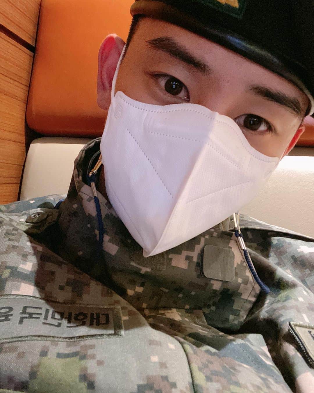のインスタグラム：「겨울준비중 감기조심해요 다들🙉」