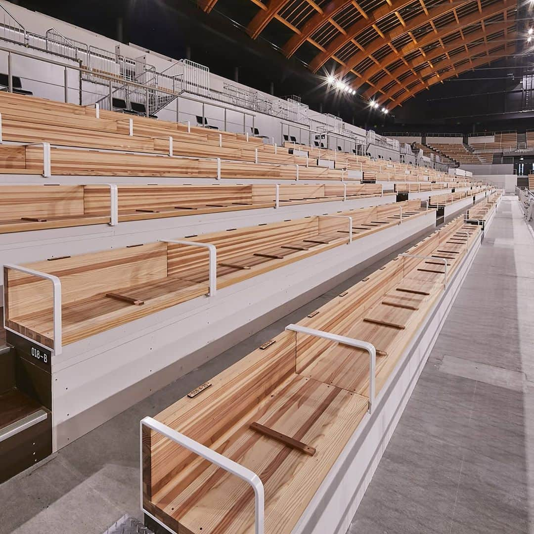 2020年東京オリンピックさんのインスタグラム写真 - (2020年東京オリンピックInstagram)「The Ariake Gymnastics Centre has won a Minister of the Environment Award. 🏆  This award recognises structures that have exceptionally utilised wood and this venue has seen the most intensive use of timber out of all the #Tokyo2020 venues. 🏟️  At Tokyo 2020, Olympic artistic, rhythmic and trampoline gymnastic events, as well as Paralympic boccia will be played at the Ariake Gymnastics Centre.   #UnitedByEmotion 🌏 @olympics @paralympics @figymnastics   📸 Photo by Tokyo 2020 / Uta MUKUO」10月30日 19時18分 - tokyo2020