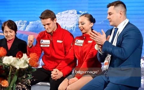 のインスタグラム：「Дорогие, уважаемые и бесценные наши Учителя🐅 Поздравляю Вас всех с Вашим личным, персональным для каждого праздником🥂 Спасибо Вам за наставления, внимание и Вашу самоотдачу во время тренировочного процесса и вне его. Спортсмены идут тернистым и сложным путём, но именно наши Тренеры (Учителя) являются тем маяком, который ведёт нас к нашей сокровенной цели и не даёт сбиться с намеченного маршрута.  Спасибо Вам🦅」