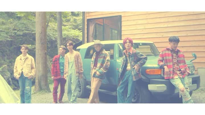 TOMO のインスタグラム：「DEEPSQUADさん @deep_squad_official の2ndシングル「Good Love Your Love」のミュージックビデオを前作に続き監督させていただきました！皆さん本当に仲良く楽しんでる画です！笑　　 Producer @klooz  Director @iam_whyte  #works #director #deepsquad #ldh #グラユラ」