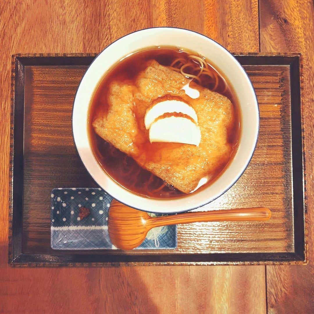 林穂乃花さんのインスタグラム写真 - (林穂乃花Instagram)「. お久しぶりになりました⸝⋆ いかがお過ごしでしょうか？ . お昼ごはんにお蕎麦を食べました！ たぬきそば🐶 大阪では、おあげの入ったお蕎麦を「たぬきそば」と言いますˎˊ˗  美味しかった⋈」10月30日 19時27分 - honoka_hayashi
