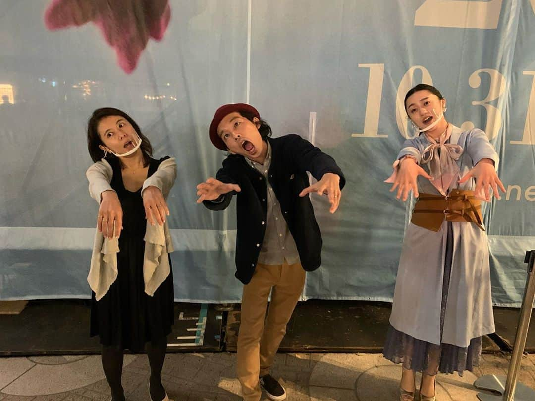 小林麗菜さんのインスタグラム写真 - (小林麗菜Instagram)「・ ・  【カメラを止めるな！】  #上田慎一郎　監督 連日ご一緒している#高畠晶　さんにご登壇いただきました！  ありがとうございました！  #カメラを止めるな #ゾンビポーズ #監督やはり慣れてます #日比谷シネマフェスティバル2020 #トロント日本映画祭in日比谷」10月30日 19時30分 - reina_kobayashi