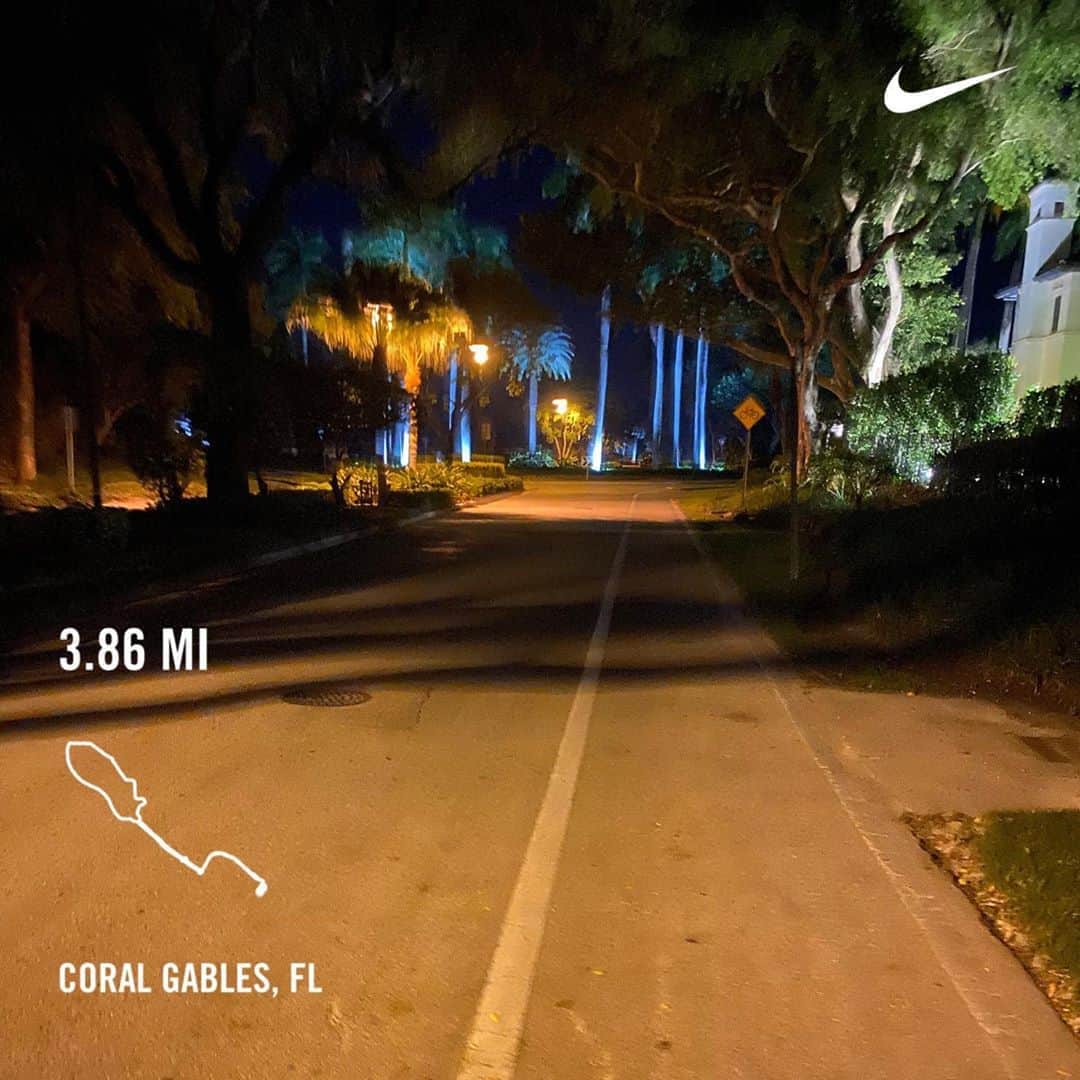 レイ・アレンのインスタグラム：「Got my run in, showered, ate a little something and out the door all before the Sun came up! Your turn! 🏃🏾‍♂️🏃🏾‍♂️🏃🏾‍♂️🏃🏾‍♂️ #dewclub」