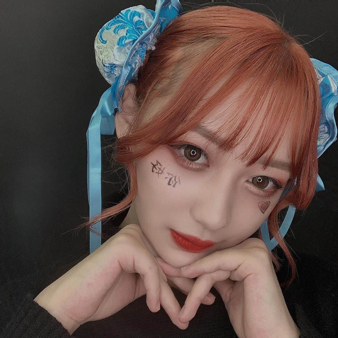 白川れなさんのインスタグラム写真 - (白川れなInstagram)「そーんなやつﾔﾒﾁｬﾅ!!ﾁｬｲﾅ🇨🇳 ﻿ ﻿ ﻿ ﻿ ﻿ ﻿ ﻿ #ハロウィンメイク #ハロウィン #helloween #チャイナメイク #チャイナ #lastCinderella#ファッション##hairstyle #haircolor # #daily #daily_photo_jpn #socialdistancing #makeup #美容学生 #メイク  #좋아요 #소통 #팔로우 #팔로미 #오오티디 #데일리룩 #패션 #뷰티스타그램 #메이크업 #셀카 #赞 #粉我 #我的最愛」10月30日 19時41分 - __r_kw