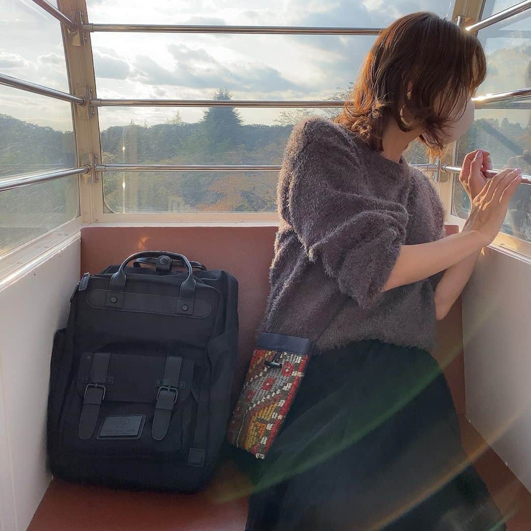 武藤乃子のインスタグラム：「✨ 数年前から愛用しているGaston Lugaのリュック。 子育て中って、両手が空くのがマストだったりしますよね。  ってことで、そろそろ新しいリュックが欲しいなぁ…と、今回はパソコンも持ち歩きしやすいタイプをゲットしました😊 お仕事の日にもバリバリ使おう。  そして今回も、ガストンルーガさんから、↓割引コードをいただきました。ぜひチェックしてみてください。 デザインもますます豊富になって、目移りしちゃうよ。  ●15%off専用割引コード：NLGL　(期限なし)  特別15%割引コードを使うとお得になります！   ●公式オンラインストア：http://gastonluga.com ●送料無料&返品交換返送料無料 ●安心の国内配送  #GastonLuga #ガストンルーガ  #リュックサック #バックパック #ビーガンレザー  #ママバッグ」