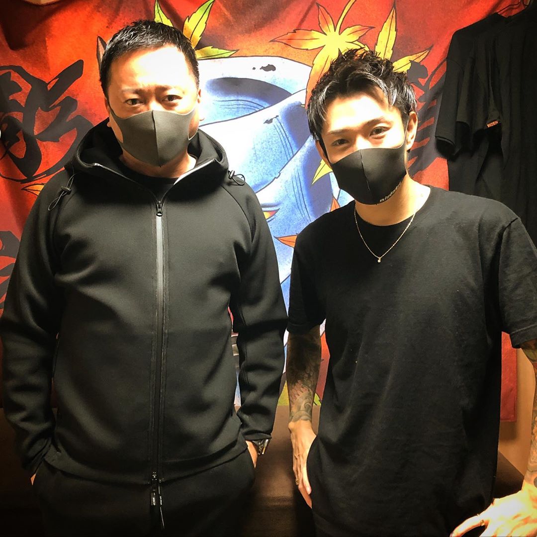 彫師美漸のインスタグラム：「青山さんありがとうございます🙏✨ ・ 兄弟、家族、お世話になっている厚木の大先輩🙏 ・ ・ ・ @hiroyuki99 さんありがとうございます☺️ #本厚木 #厚木 #刺青 #彫師 #美漸 #彫師美漸 #海老名 #中目黒 #タトゥー #東京タトゥー #tokyo #tattoo #art #fashion #bizenart #bizen #문신　#Bizentattoo  #tattooer #tattooist #tattooartist #tattooart #tattooshop #japanesetattoo」