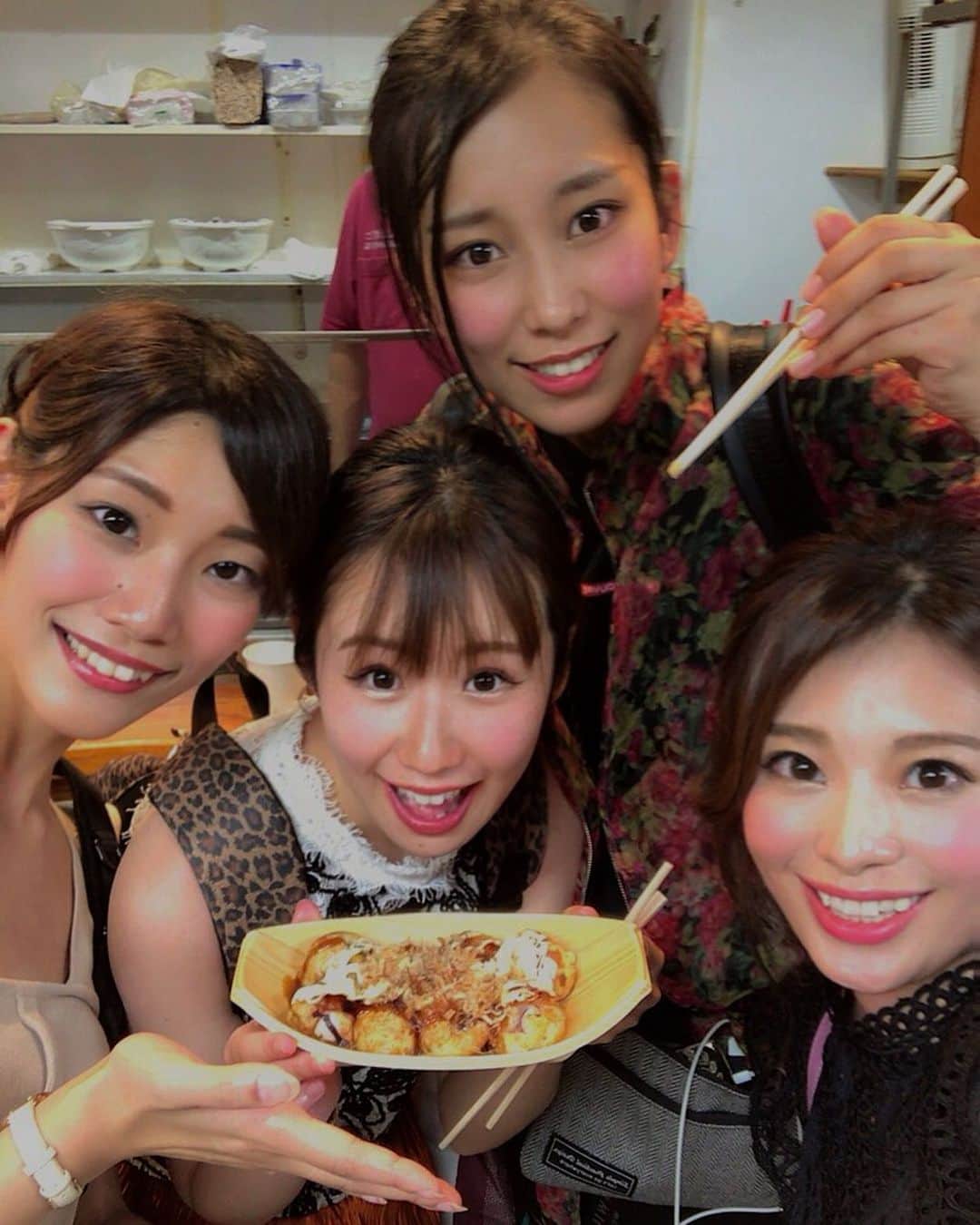一木みおさんのインスタグラム写真 - (一木みおInstagram)「今日は〜ルリコの〜﻿ ハッピーバースデーだよ〜🎉✨﻿ ﻿ お仕事一緒になって最初名古屋？大阪？から新幹線で2人でひたすら話しながら帰ったね〜🥰(眠くなって私途中で寝たね、ごめん🙏)﻿ いつも温かくいいよいいよ〜って言ってくれるルリコ。﻿ 言うときはスン！と、ズバッと🗡行くところがね、好き！ 歌がとーってもお上手で、抜群のスタイルで、目も耳もお腹いっぱいになっちゃう🤤﻿ 4人で一緒にお仕事が出来て、こうやって楽しいイベントをたくさん過ごしてこれて、とーってもハッピー！ありがとう！  これからもよろしくね〜〜💗✨﻿ ﻿ #ルリコ #hbd #birthday #happybirthday #friends #model #photography #撮影 #photo  #ootd #粉我 #时装  #likeforlikes  #hairstyles  #photooftheday #fashion #igers  #instagood #surprise #좋아요 #패션 #셀피 #먹스타그램 #맛집 #誕生日 #christmas #Halloween #photo #instapic #like」10月30日 19時53分 - mioichiki30