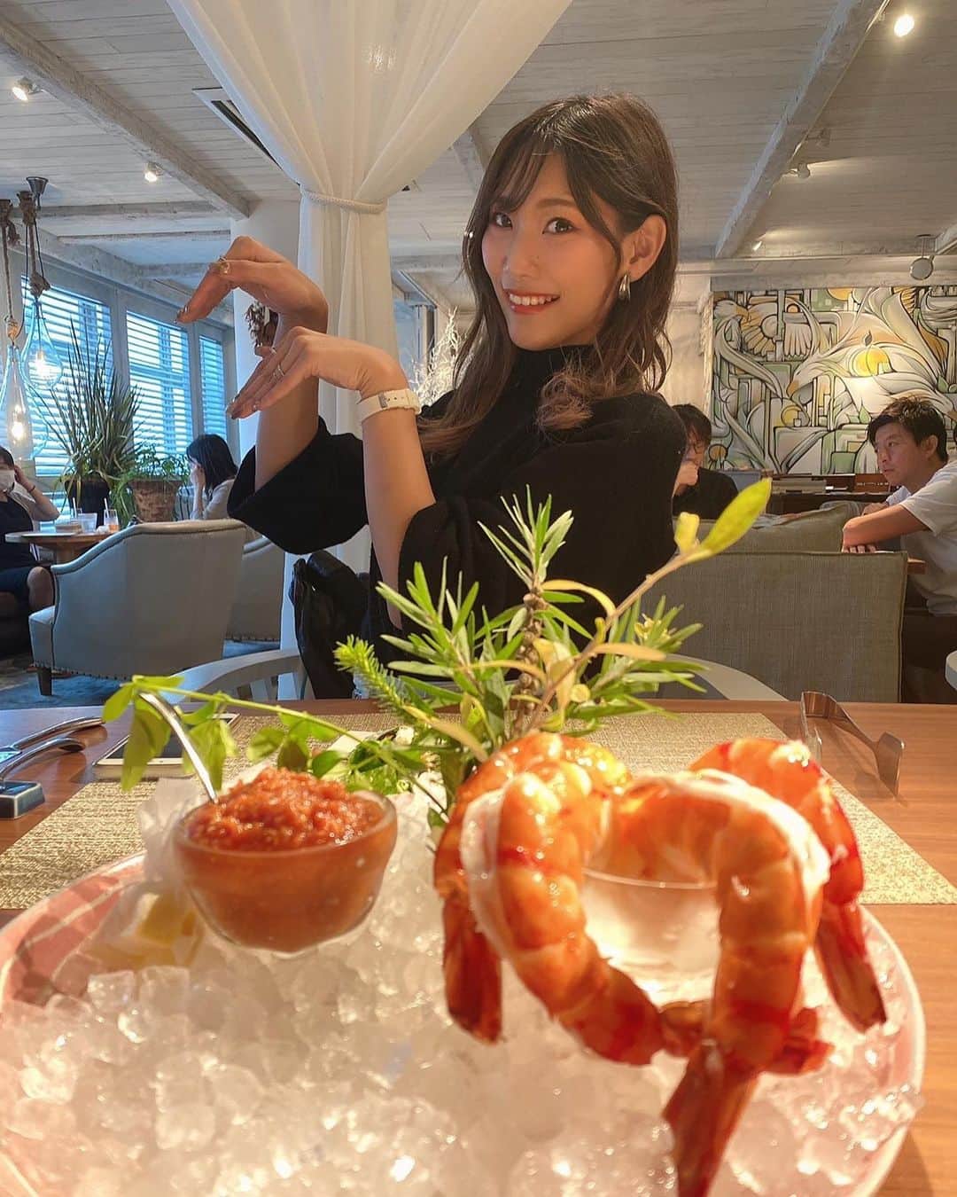 一木みおさんのインスタグラム写真 - (一木みおInstagram)「今日は〜ルリコの〜﻿ ハッピーバースデーだよ〜🎉✨﻿ ﻿ お仕事一緒になって最初名古屋？大阪？から新幹線で2人でひたすら話しながら帰ったね〜🥰(眠くなって私途中で寝たね、ごめん🙏)﻿ いつも温かくいいよいいよ〜って言ってくれるルリコ。﻿ 言うときはスン！と、ズバッと🗡行くところがね、好き！ 歌がとーってもお上手で、抜群のスタイルで、目も耳もお腹いっぱいになっちゃう🤤﻿ 4人で一緒にお仕事が出来て、こうやって楽しいイベントをたくさん過ごしてこれて、とーってもハッピー！ありがとう！  これからもよろしくね〜〜💗✨﻿ ﻿ #ルリコ #hbd #birthday #happybirthday #friends #model #photography #撮影 #photo  #ootd #粉我 #时装  #likeforlikes  #hairstyles  #photooftheday #fashion #igers  #instagood #surprise #좋아요 #패션 #셀피 #먹스타그램 #맛집 #誕生日 #christmas #Halloween #photo #instapic #like」10月30日 19時53分 - mioichiki30
