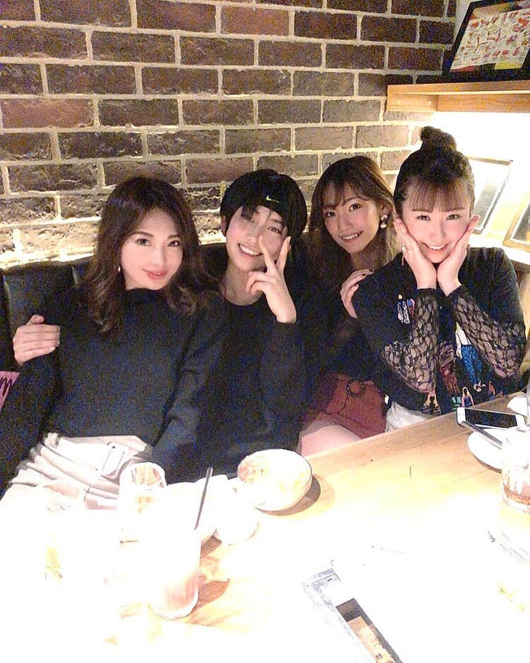 一木みおさんのインスタグラム写真 - (一木みおInstagram)「今日は〜ルリコの〜﻿ ハッピーバースデーだよ〜🎉✨﻿ ﻿ お仕事一緒になって最初名古屋？大阪？から新幹線で2人でひたすら話しながら帰ったね〜🥰(眠くなって私途中で寝たね、ごめん🙏)﻿ いつも温かくいいよいいよ〜って言ってくれるルリコ。﻿ 言うときはスン！と、ズバッと🗡行くところがね、好き！ 歌がとーってもお上手で、抜群のスタイルで、目も耳もお腹いっぱいになっちゃう🤤﻿ 4人で一緒にお仕事が出来て、こうやって楽しいイベントをたくさん過ごしてこれて、とーってもハッピー！ありがとう！  これからもよろしくね〜〜💗✨﻿ ﻿ #ルリコ #hbd #birthday #happybirthday #friends #model #photography #撮影 #photo  #ootd #粉我 #时装  #likeforlikes  #hairstyles  #photooftheday #fashion #igers  #instagood #surprise #좋아요 #패션 #셀피 #먹스타그램 #맛집 #誕生日 #christmas #Halloween #photo #instapic #like」10月30日 19時53分 - mioichiki30