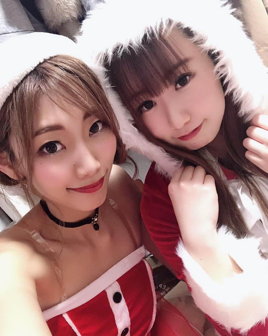 のインスタグラム：「今日は〜ルリコの〜﻿ ハッピーバースデーだよ〜🎉✨﻿ ﻿ お仕事一緒になって最初名古屋？大阪？から新幹線で2人でひたすら話しながら帰ったね〜🥰(眠くなって私途中で寝たね、ごめん🙏)﻿ いつも温かくいいよいいよ〜って言ってくれるルリコ。﻿ 言うときはスン！と、ズバッと🗡行くところがね、好き！ 歌がとーってもお上手で、抜群のスタイルで、目も耳もお腹いっぱいになっちゃう🤤﻿ 4人で一緒にお仕事が出来て、こうやって楽しいイベントをたくさん過ごしてこれて、とーってもハッピー！ありがとう！  これからもよろしくね〜〜💗✨﻿ ﻿ #ルリコ #hbd #birthday #happybirthday #friends #model #photography #撮影 #photo  #ootd #粉我 #时装  #likeforlikes  #hairstyles  #photooftheday #fashion #igers  #instagood #surprise #좋아요 #패션 #셀피 #먹스타그램 #맛집 #誕生日 #christmas #Halloween #photo #instapic #like」