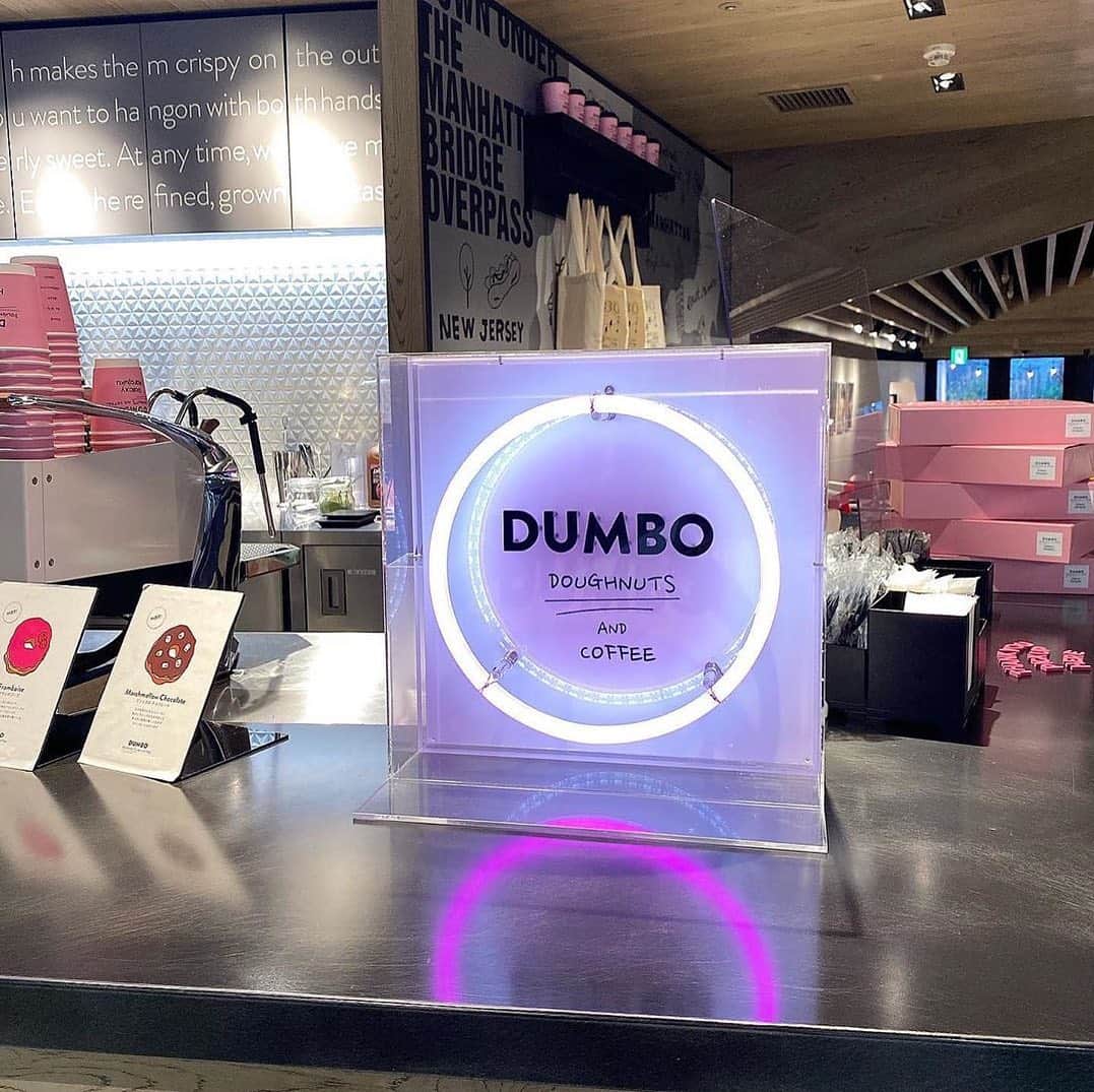 MOVE / ムーブさんのインスタグラム写真 - (MOVE / ムーブInstagram)「❁﻿ ┈┈┈┈┈┈┈┈┈┈┈┈┈┈┈﻿ ﻿ 📍 DUMBO Doughnuts and Coffee﻿ 東京都渋谷区神宮前1-8-9 Galaxy Harajuku 2F﻿ ﻿ 原宿の竹下通りを抜けてすぐのところにある﻿ とってもカラフルでかわいいドーナツ屋さん。﻿ ﻿ かわいいだけじゃなくてフレーバーもさまざまで美味しい♡﻿ いろんな色のドーナツがあるから、﻿ きっとあなたの〝推し〟カラーのドーナツもきっと見つかるはず♡﻿ ﻿ 絶対に行ってほしいカフェです🍩﻿ ﻿ Photo by﻿ ‪‪❤︎‬ @akiriiiiiiiinn  ﻿ ミルクマガジンではみなさんからのお写真を募集しています♡﻿ 画像に@milk_magazine_をタグ付けして投稿してね♡﻿ ﻿ ┈┈┈┈┈┈┈┈┈┈┈┈┈┈┈﻿ #dumbodoughnutsandcoffee #ドーナツ #ドーナツ専門店 #ドーナツショップ #原宿カフェ #原宿グルメ #東京カフェ #東京グルメ #東京観光 #おしゃれカフェ #おしゃカフェ #おしゃかふぇ #かふぇめぐり #カフェ活 #カフェ部 #カフェ好き #カラフル #スイーツ #甘党 #推しカラー #推し色 #オタ活」10月30日 20時03分 - milkmag_official