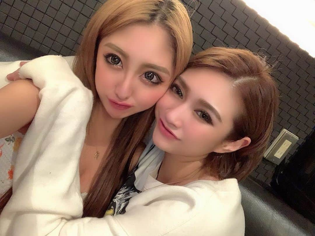 藤堂静華さんのインスタグラム写真 - (藤堂静華Instagram)「_ . 昨日りえしゃん会いにきてくれた💓😢 ありが藤堂💓だいすきすぎる😭💖 .  #新宿#歌舞伎町#キャバクラ#otto#ETERNA#藤堂静華#gal#キャバ嬢#韓国#half#love#me #tbt #follow #tflers #instagood#cute #happy #fun #beautiful#followme#followplease」10月30日 19時56分 - shizuka___official