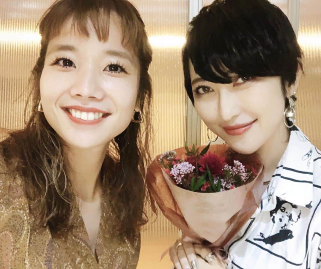ゆりあさんのインスタグラム写真 - (ゆりあInstagram)「. . . . @h.a.n.a0111  はなにネイルしてもらった♥️ . . . . ボルドーとシルバー 最高でしかない🤤 . . . . #네일 #네일아트 #네일디자인 #네일스타그램  #실버 #실버귀걸이 #실버목걸이 #실버반지 #보르도 #nail #nailart #naildesign #nuancenail  #ネイル #ネイルアート #ジェルネイル #ニュアンスネイル #ボルドー #シルバー #シルバーアクセサリー #韓国 #綺麗は作れる #努力は必ず報われる . . . . . 誕生日にお花貰えると 女子力が上がった気になれます🤤♥️♥️ はな、ありがとう🌸🌸🌸 . . . . . .」10月30日 20時00分 - yuria_life