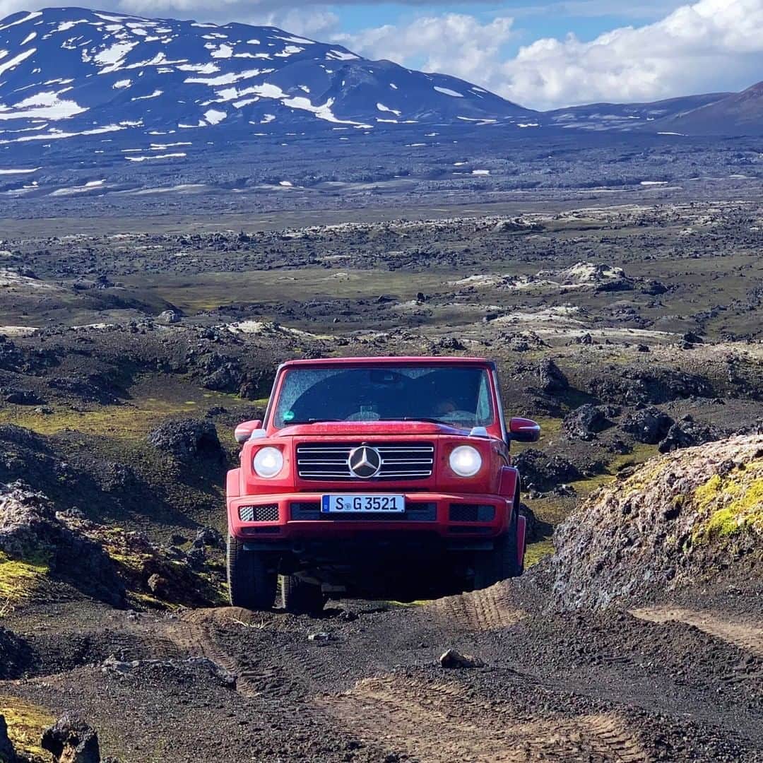 メルセデス・ベンツさんのインスタグラム写真 - (メルセデス・ベンツInstagram)「Almost feels like driving on a different planet. What better car to chart the best off-road trails in the incredible primordial landscapes of Iceland than the mighty G-Class?  #MercedesBenz #GClass #GWagon #offroad #strongerthantime」10月30日 20時00分 - mercedesbenz