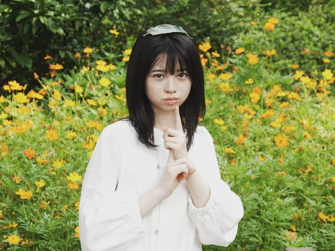 フジテレビ「ドラマ甲子園」さんのインスタグラム写真 - (フジテレビ「ドラマ甲子園」Instagram)「🍃 🍃#ドラマ甲子園「#言の葉」オフショット 🍃 言葉がしゃべれない少女という役柄だけに ただならぬ集中力でキャラクターに入り込んでいた 咲役の #桜田ひより さん。  そんな撮影の合間には こんな表情も見せてくれました。 ハードな撮影の中での気持の切り替えを こうやって楽しんでいたのかも？  🍃#FOD 先行配信中 🍃#CSフジテレビTWO で 🍃あす #10月31日 （土）20時OA」10月30日 20時05分 - dramakoshien