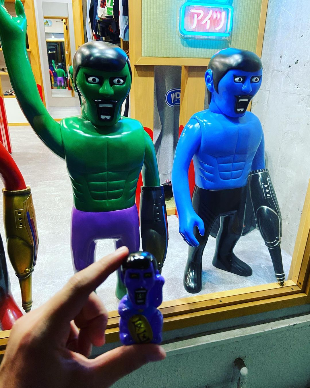 進祐哉のインスタグラム：「パンクさんの展示会に🕺🏻  #punkdrunkers」