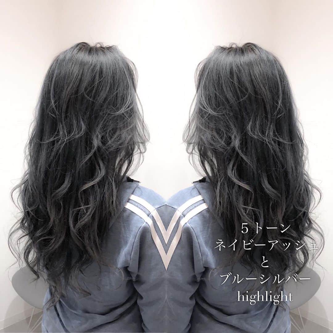ハナフサユウスケのインスタグラム：「トーン抑えながら 個性もねー♪ ＊ ＊ #hairarrange#アレンジ#ヘアアレンジ#ヘアセット#美容室#美容師#姫路#岡山#赤穂#赤穂市#簡単アレンジ#ヘアアレンジ動画#セルフアレンジ#インナーカラー#バレイヤージュ#サロンモデル#サロモ#撮影#ハイライト#グラデーション#外国人風カラー#グレージュ#シルバーアッシュ#グレーアッシュ#ブリーチ#美容学生#デニムカラー#ブルージュ#ネイビーカラー#ガスマスク女子」