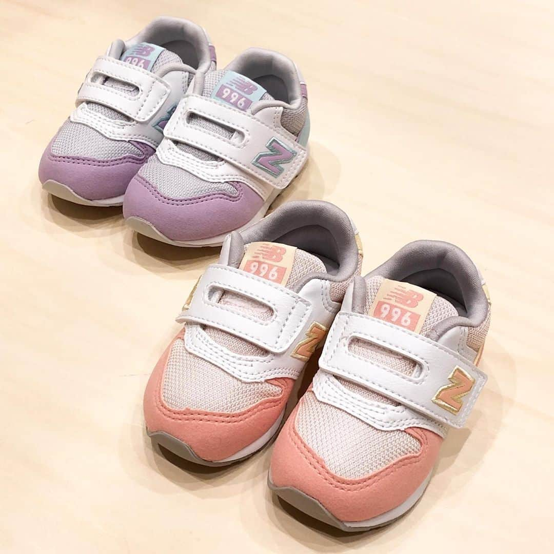 こども ビームスさんのインスタグラム写真 - (こども ビームスInstagram)「【new arrival】 ＜NEW BALANCE＞IZ996 GirlsPack . パステルカラーのキュートなニューバランス”GIRLS PACK”が入荷しました💕 ホワイトが効いて爽やかでキレイめな印象にも✨ プレゼントにも喜ばれるガールズ向けのカラーでオススメです❣️ . カラー:PINK/YELLOW、LILAC/AQUA サイズ:12-16.5cm(0.5cm刻み) ¥4,900+税  BEAMS各店では、BEAMS CLUB会員の皆様へ感謝の気持ちを込めたダブルポイントキャンペーンを開催します。期間中は、通常の2倍のポイントを差し上げます。 開催期間: 2020年11月3日（火・祝）〜11月9日（月） 対象店舗 全国のBEAMS店舗 ビーミング ライフストア by ビームス店舗 ビームス アウトレット店舗 公式オンラインショップ  ※11月3日（火・祝）0:00〜11月9日（月）23:59までのご注文完了分が対象となります。 ※期間前からログイン状態を継続していた場合、キャンペーンが適用されません。  . 新型コロナウィルスの感染拡大を防止し、お客様とスタッフの安心安全を守るため、衛生管理体制にて営業いたします。  ご迷惑をお掛けし申し訳ございませんが、何卒ご理解ご協力のほど、宜しくお願い申し上げます。  ビームス各店舗の営業状況につきましては、施設、店舗へお問い合わせください。  .  #ハロウィン #ハロウィンパーティ #ハロウィンパーティー🎃  #ハロウィンカラー #パープルカラー #パステルカラー #kodomobeams  #beams  #daikanyama  #こどもビームス  #ビームス  #代官山 新作アイテムはプロフィールのリンク🔗からビームス公式サイト、こども ビームスページをチェック❗️ ※お問い合わせにつきましては、お電話にて承ります。」10月30日 20時19分 - kodomo_beams