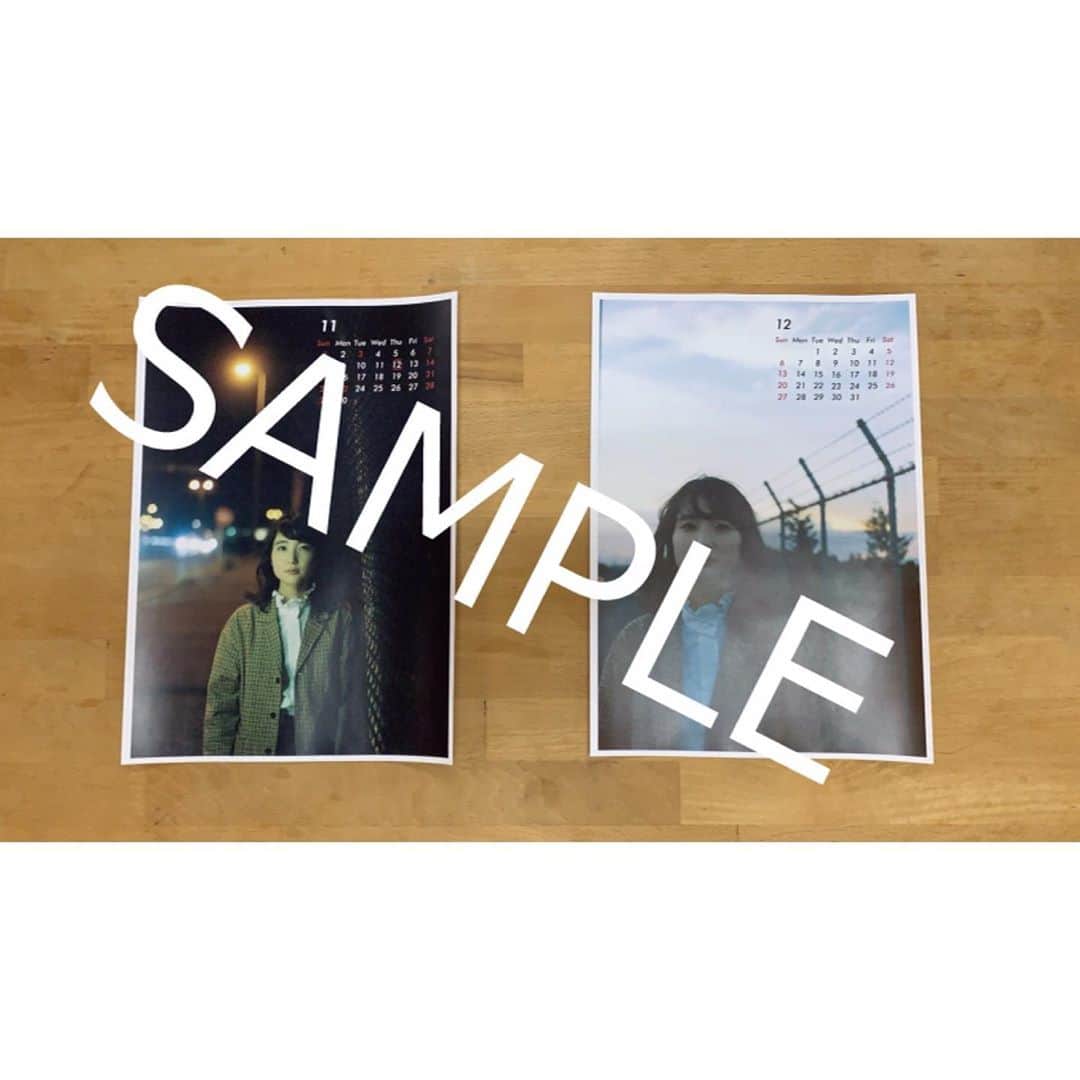 中野ミホさんのインスタグラム写真 - (中野ミホInstagram)「中野ミホとしてのライブ、第二回を開催します。今回もロマンチック☆安田(@romantic_yasuda )くんと二人で演奏します。少人数とはなりますが、久しぶりに生でお届けできるのがとても楽しみです！ 私たちもみなさんも、ドキドキするようなすてきな夜にしたいと思っています。 さかみちの途中で(もしくは画面越しに)お会いしましょう！🕵🏻‍♂️  「さかみちの探偵」 公演日　2020.11.15 (日) 会場　渋谷HOME 開場/開演　17:30 / 18:00 チケット料金　入場￥3,500(税込)+D代 / 配信 ￥1,500(税込)  今回、￥1,000以上の投げ銭をしていただいた方には、「中野ミホカレンダー11月12月ver.」(照) をデータでプレゼントいたします🎁  印刷してお使いいただけそうなサイズと、スマートフォン用のサイズをご用意しています。用途に合わせてよければ使ってみてくださいね。写真はもちろん石田清志郎(@zinbokiyoshi )氏です📸  ご来場にあたってのお願い、チケット予約方法、配信視聴方法などは、ホームページ、またはTwitterをチェックお願いいたします！」10月30日 20時19分 - miho_doronco12